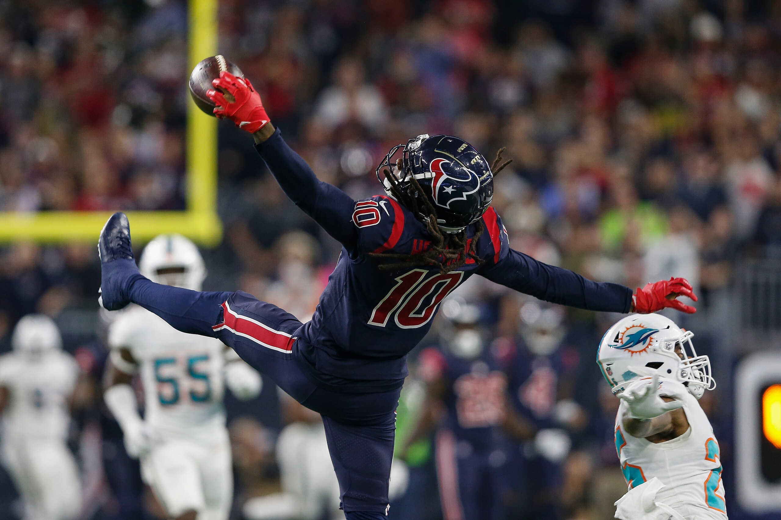 HOUSTON, TX - OCTOBER 25:  DeAndre Hopkins #10 of the Houston Texans catches a pass defended by Xavien Howard #25 of the Miami Dolphins in the third quarter at NRG Stadium on October 25, 2018 in Houston, Texas.  (Photo by Tim Warner/Getty Images)