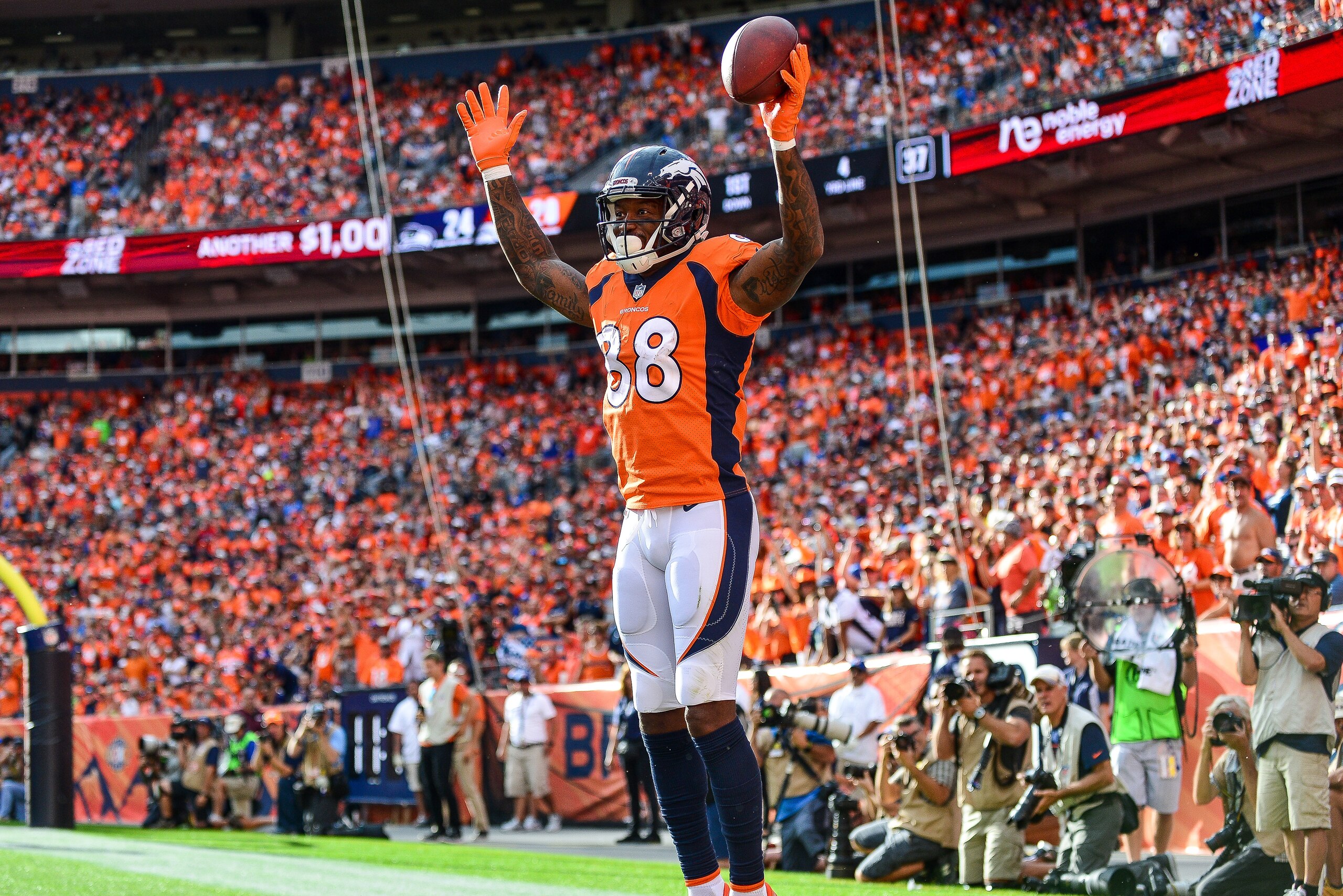 DENVER, CO - SEPTEMBER 9: Wide receiver Demaryius Thomas #88 of the Denver Broncos celebrates after making a catch on the edge of the end zone against the Seattle Seahawks at Broncos Stadium at Mile High on September 9, 2018 in Denver, Colorado. The catc DENVER, CO - SEPTEMBER 9: Wide receiver Demaryius Thomas #88 of the Denver Broncos celebrates after making a catch on the edge of the end zone against the Seattle Seahawks at Broncos Stadium at Mile High on September 9, 2018 in Denver, Colorado. The catc