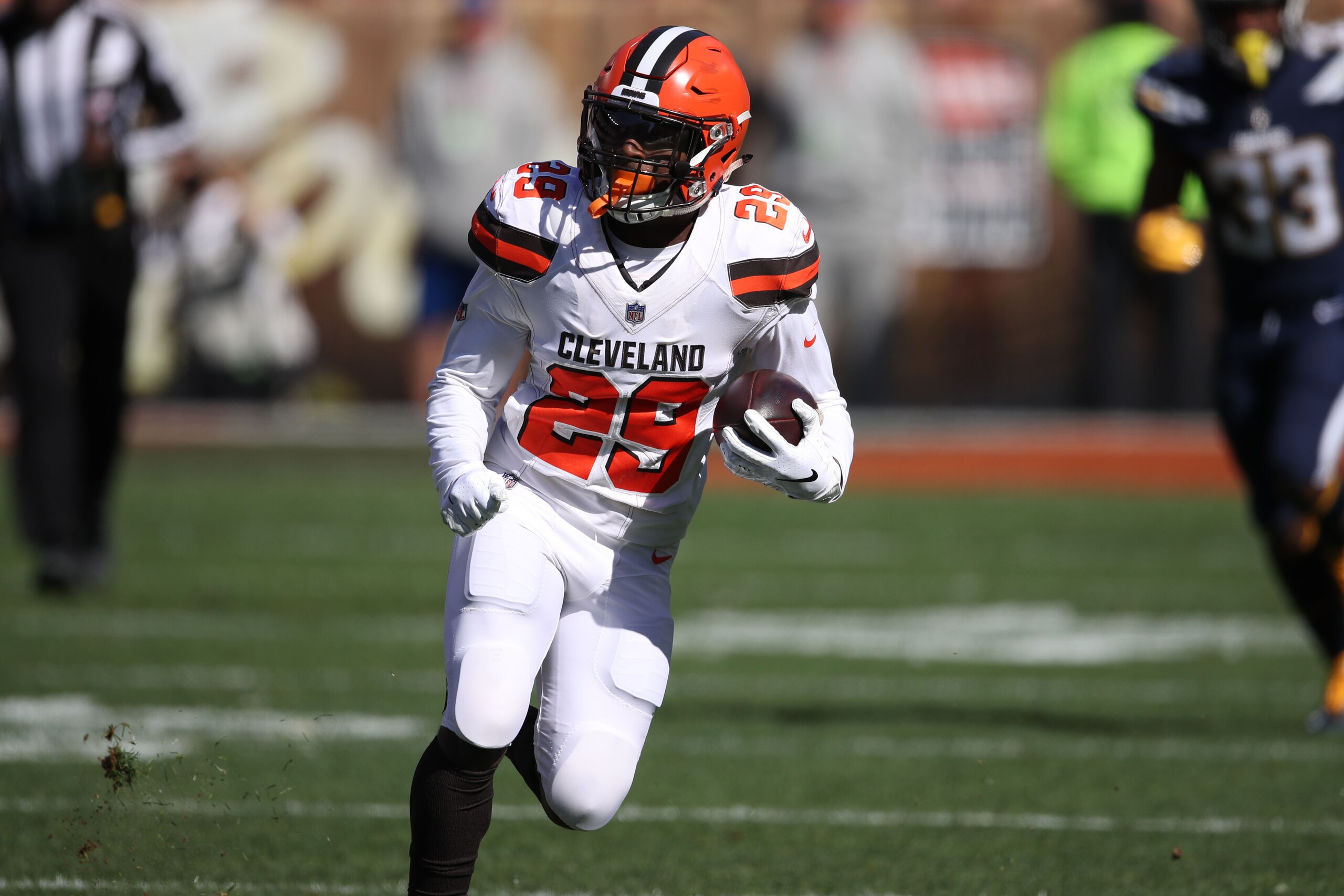 CLEVELAND, OH - OCTOBER 14: Duke Johnson #29 of the Cleveland Browns runs the ball in the first half against the Los Angeles Chargers at FirstEnergy Stadium on October 14, 2018 in Cleveland, Ohio. (Photo by Gregory Shamus/Getty Images)