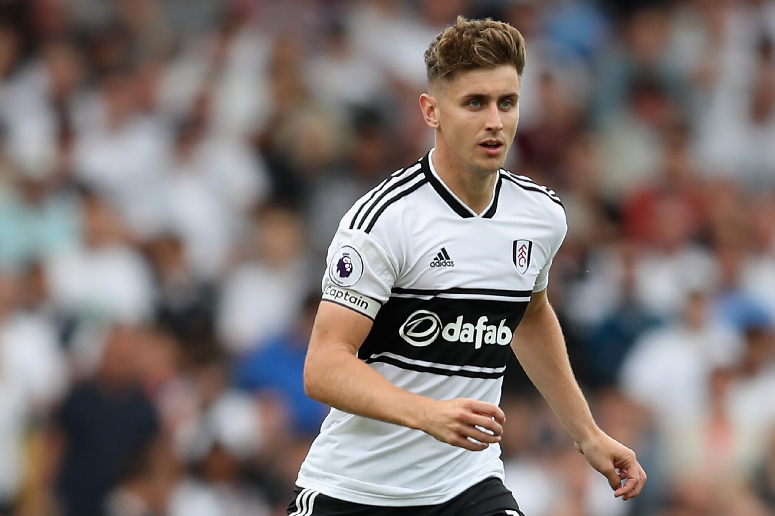 LONDON, ENGLAND - AUGUST 11: Tom Cairney of Fulham in action during the Premier League match between Fulham FC and Crystal Palace at Craven Cottage on August 11, 2018 in London, United Kingdom. (Photo by Christopher Lee/Getty Images) LONDON, ENGLAND - AUGUST 11: Tom Cairney of Fulham in action during the Premier League match between Fulham FC and Crystal Palace at Craven Cottage on August 11, 2018 in London, United Kingdom. (Photo by Christopher Lee/Getty Images)