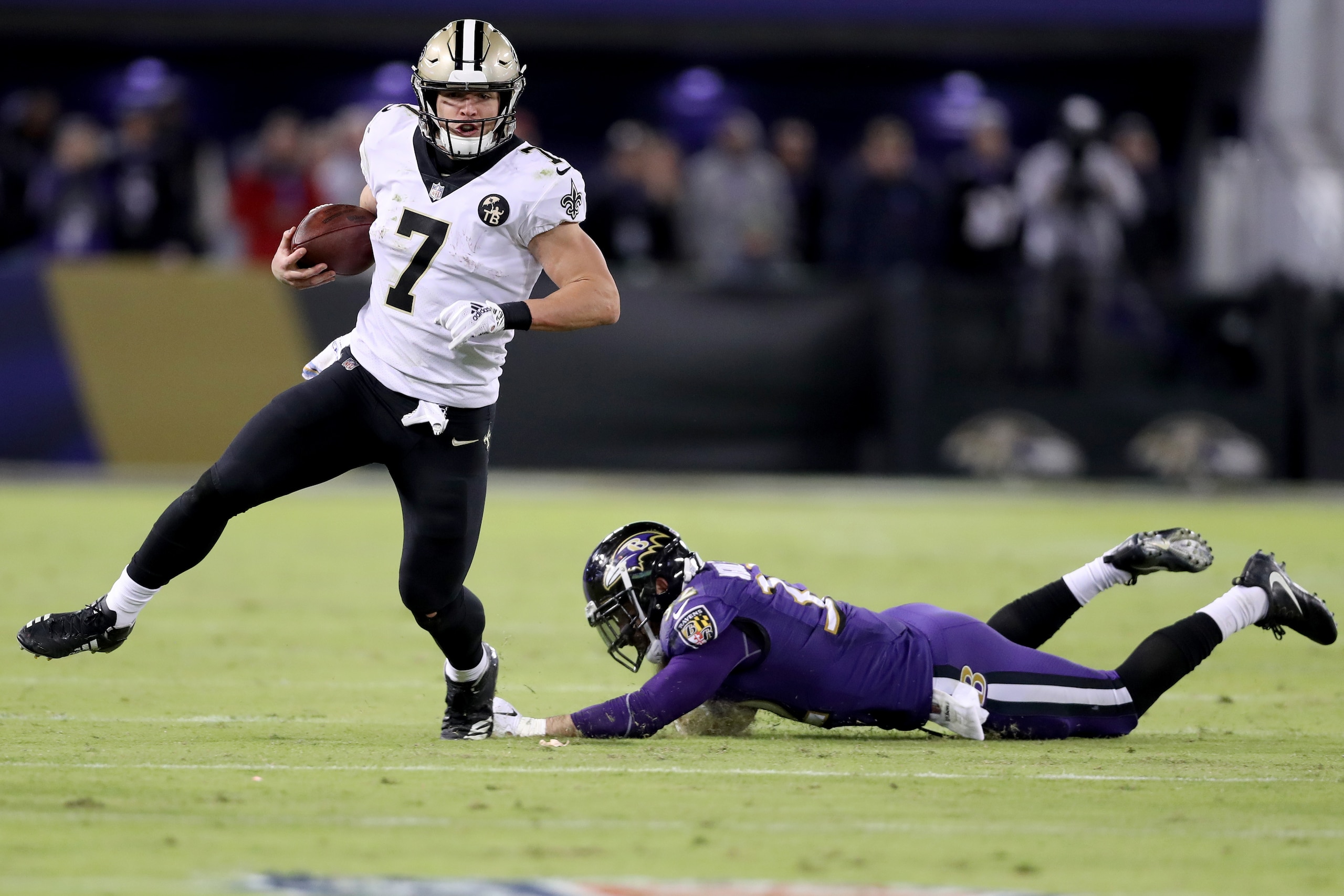 BALTIMORE, MD - OCTOBER 21: Taysom Hill #7 of the New Orleans Saints eludes a tackle by Eric Weddle #32 of the Baltimore Ravens in the second half at M&T Bank Stadium on October 21, 2018 in Baltimore, Maryland. (Photo by Rob Carr/Getty Images) BALTIMORE, MD - OCTOBER 21: Taysom Hill #7 of the New Orleans Saints eludes a tackle by Eric Weddle #32 of the Baltimore Ravens in the second half at M&T Bank Stadium on October 21, 2018 in Baltimore, Maryland. (Photo by Rob Carr/Getty Images)