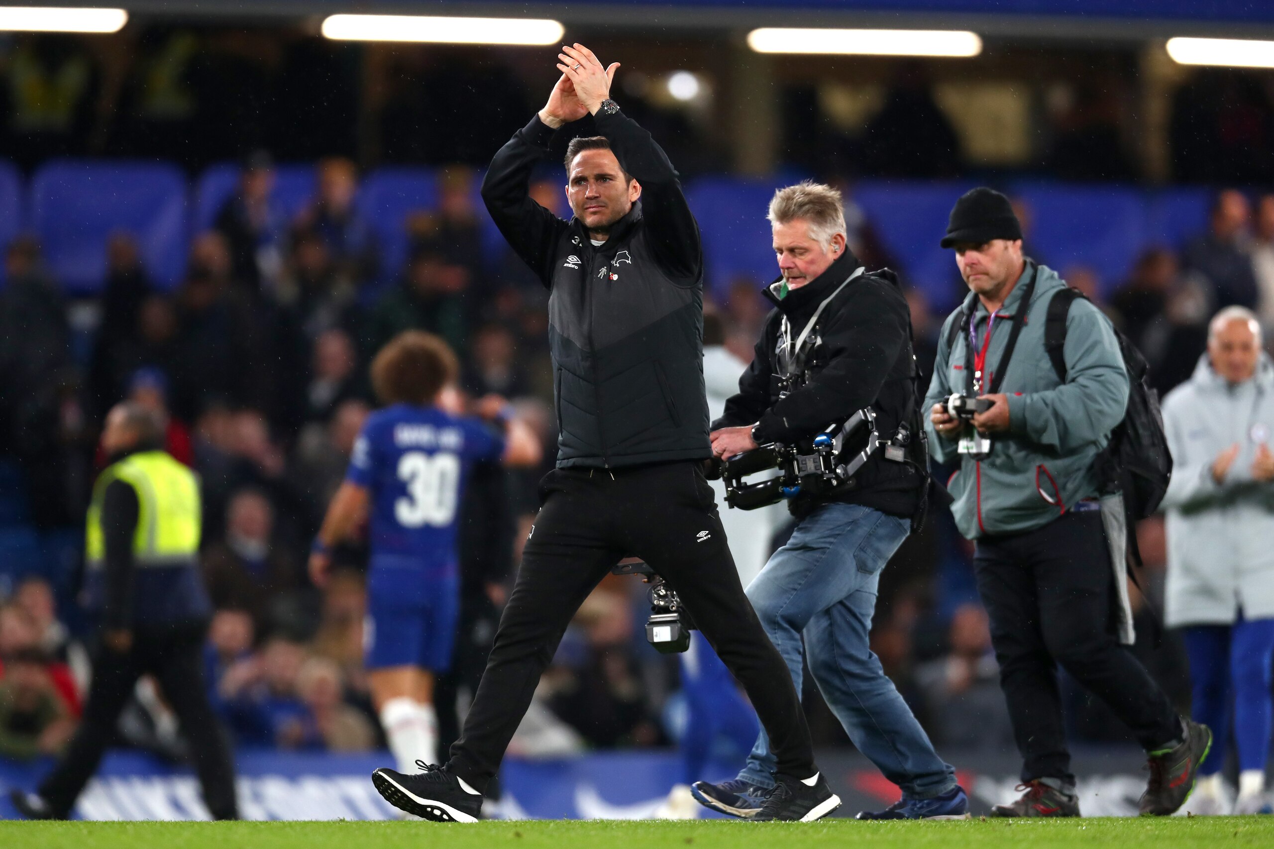 LONDON, ENGLAND - OCTOBER 31:  Frank Lampard, Manager of Derby County shows appreciation to the fans after the Carabao Cup Fourth Round match between Chelsea and Derby County at Stamford Bridge on October 31, 2018 in London, England.  (Photo by Clive Rose