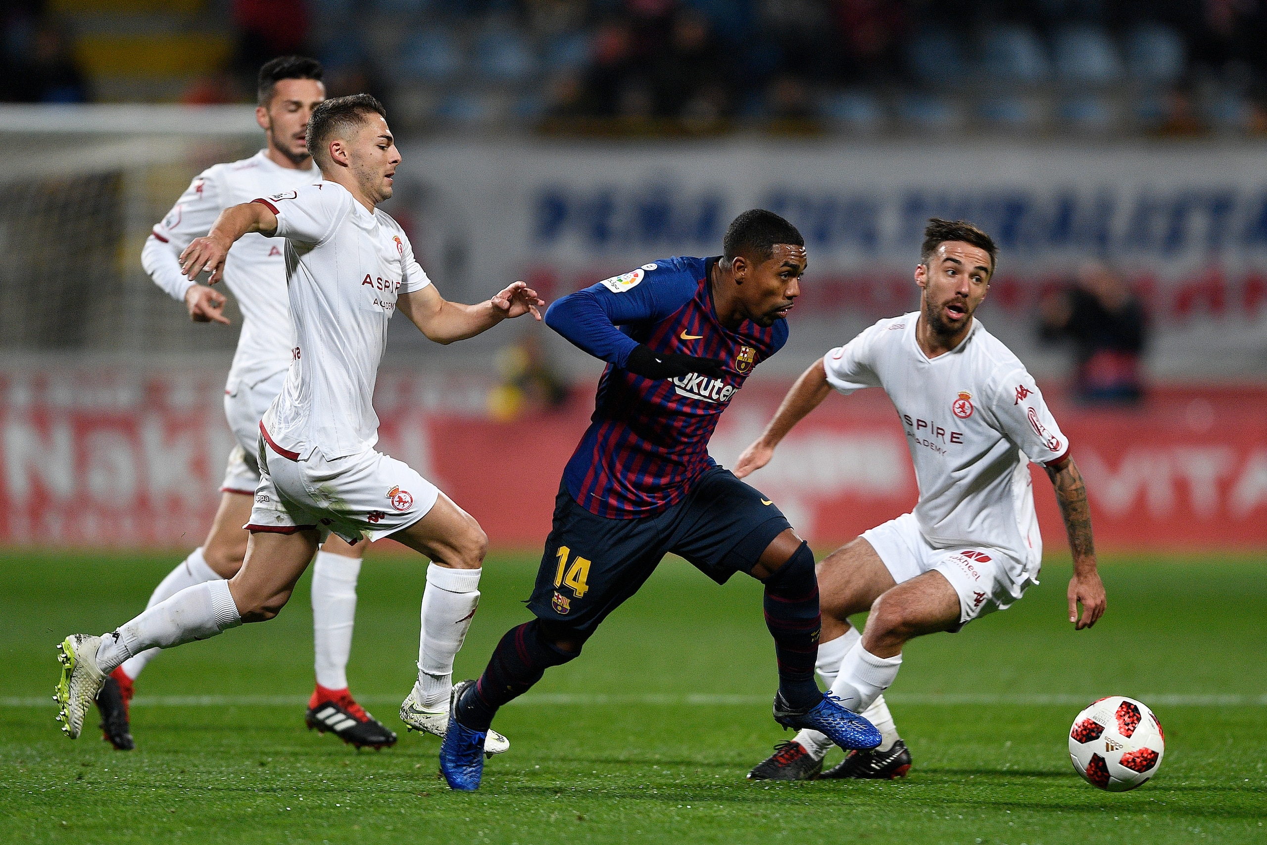 LEON, SPAIN - OCTOBER 31: Liberto Martinez (L) of Cultural Leonesa competes for the ball with Malcom of FC Barcelona during the Spanish Copa del Rey match between Cultural Leonesa and FC Barcelona at Estadio Reino de Leon on October 31, 2018 in Leon, Spai