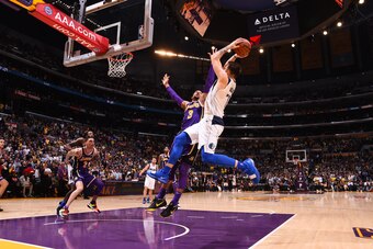 LOS ANGELES, CA - OCTOBER 31:  Luka Doncic #77 of the Dallas Mavericks shoots the ball against the Los Angeles Lakers on October 31, 2018 at STAPLES Center in Los Angeles, California. NOTE TO USER: User expressly acknowledges and agrees that, by downloadi