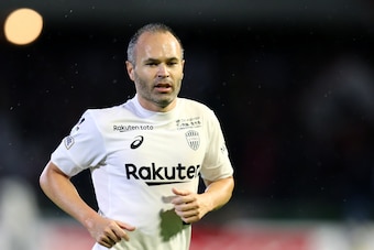 KAWASAKI, KANAGAWA - OCTOBER 20:  (EDITORIAL USE ONLY) Andres Iniesta of Vissel Kobe in action during the J.League J1 match between Kawasaki Frontale and Vissel Kobe at Todoroki Stadium on October 20, 2018 in Kawasaki, Kanagawa, Japan. (Photo by Koji Wata