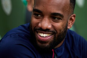 LISBON, PORTUGAL - OCTOBER 25: Alexandre Lacazette of Arsenal looks on prior to the UEFA Europa League Group E match between Sporting CP and Arsenal at Estadio Jose Alvalade on October 25, 2018 in Lisbon, Portugal.  (Photo by Quality Sport Images/Getty Im