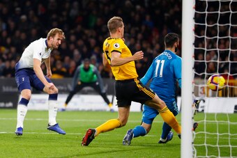 WOLVERHAMPTON, ENGLAND - NOVEMBER 03:  Harry Kane of Tottenham Hotspur scores his team's third goal past Rui Patricio of Wolverhampton Wanderers during the Premier League match between Wolverhampton Wanderers and Tottenham Hotspur at Molineux on November 