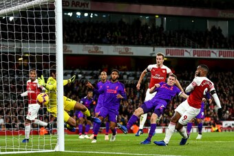 LONDON, ENGLAND - NOVEMBER 03: Alexandre Lacazette of Arsenal scores a goal which is ruled out for offside during the Premier League match between Arsenal FC and Liverpool FC at Emirates Stadium on November 3, 2018 in London, United Kingdom. (Photo by Rob