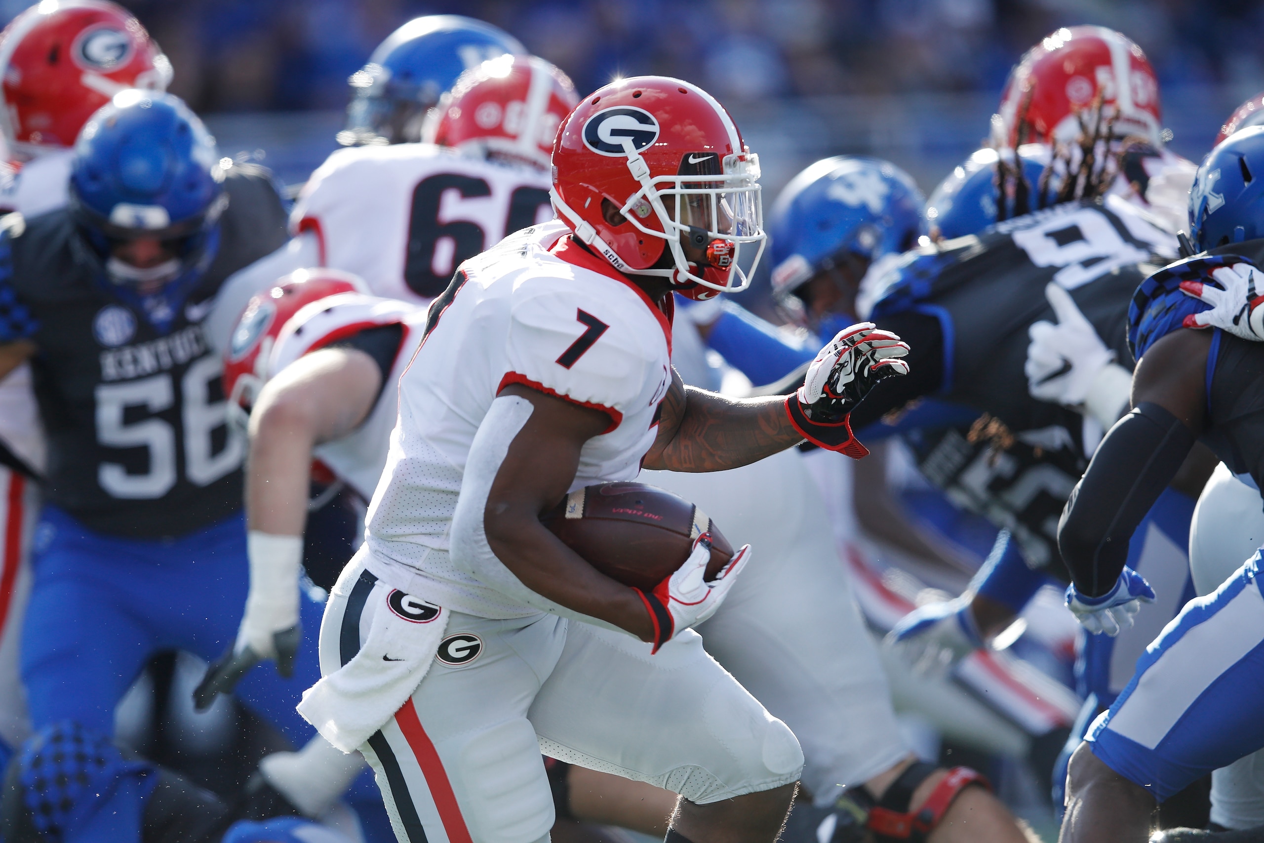 LEXINGTON, KY - NOVEMBER 03: D'Andre Swift #7 of the Georgia Bulldogs runs the ball in the first quarter of the game against the Kentucky Wildcats at Kroger Field on November 3, 2018 in Lexington, Kentucky. Georgia won 34-17. (Photo by Joe Robbins/Getty I