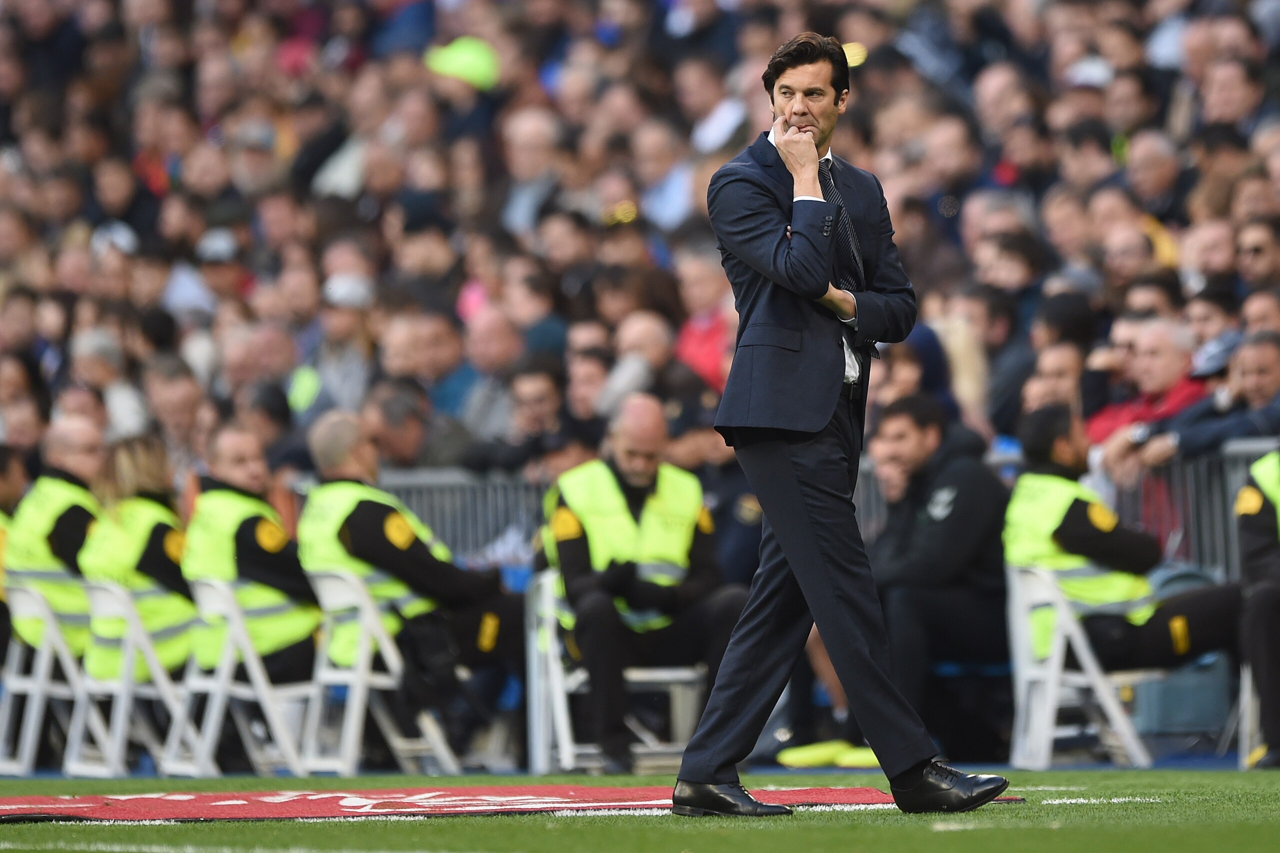 MADRID, SPAIN - NOVEMBER 03: Santiago Solari, head coach of Real Madrid looks on during the La Liga match between Real Madrid CF and Real Valladolid CF at Estadio Santiago Bernabeu on November 03, 2018 in Madrid, Spain. (Photo by Denis Doyle/Getty Images)