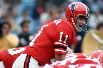 ATLANTA, GA - OCTOBER 26:  Kim McQuilken #11 of the Atlanta Falcons stands under center and calls out offensive signals against the Cincinnati Bengals during an NFL football game October 26, 1975 at Atlanta-Fulton County Stadium in Atlanta, Georgia. McQui