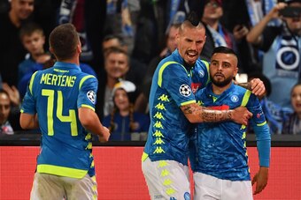 Napoli's Italian forward Lorenzo Insigne (R) is congratulated by Napoli's Slovak midfielder Marek Hamsik (C) after scoring a goal celebrates after scoring a goal during the European Champions League football match Napoli vs Paris Saint-Germain (PSG) on No