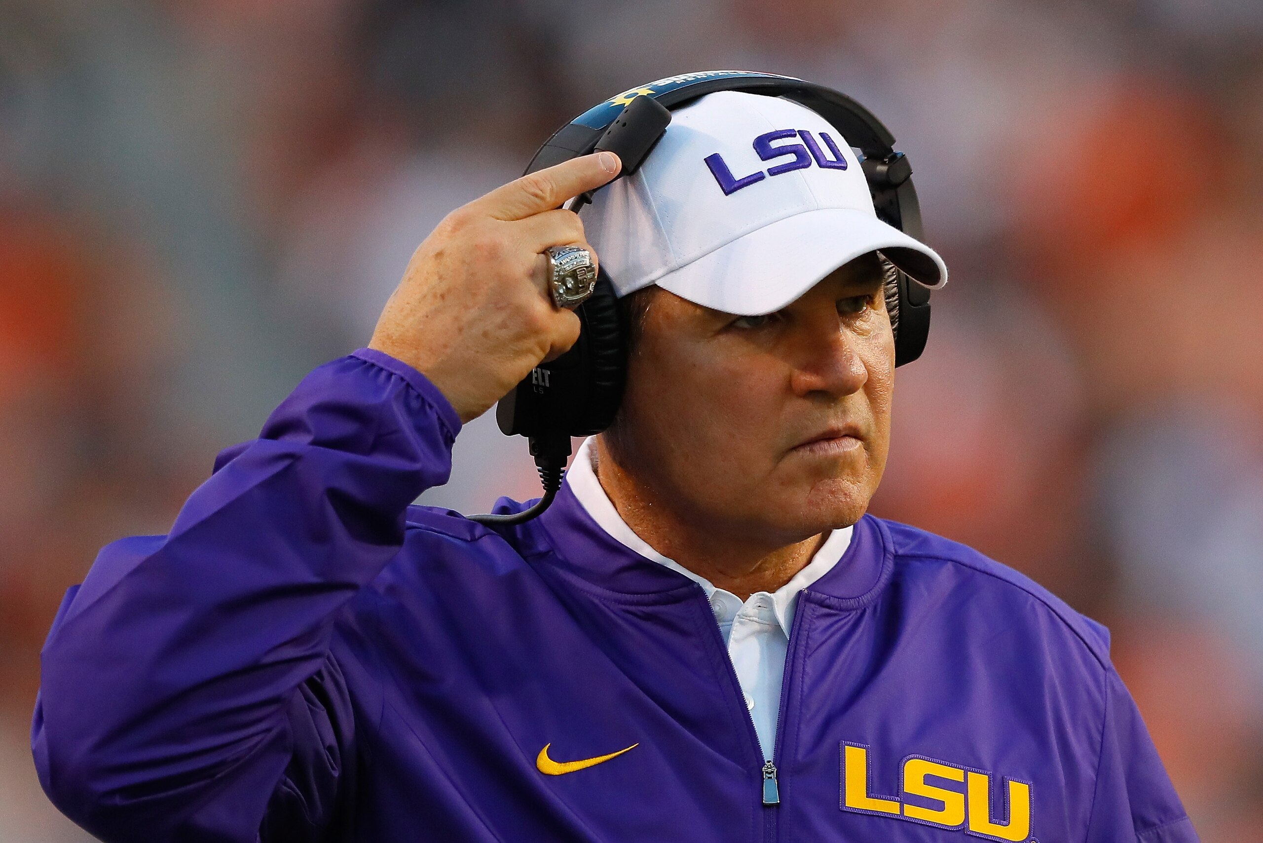 AUBURN, AL - SEPTEMBER 24: Head coach Les Miles of the LSU Tigers looks on during the game against the Auburn Tigers at Jordan-Hare Stadium on September 24, 2016 in Auburn, Alabama. (Photo by Kevin C. Cox/Getty Images) AUBURN, AL - SEPTEMBER 24: Head coach Les Miles of the LSU Tigers looks on during the game against the Auburn Tigers at Jordan-Hare Stadium on September 24, 2016 in Auburn, Alabama. (Photo by Kevin C. Cox/Getty Images)
