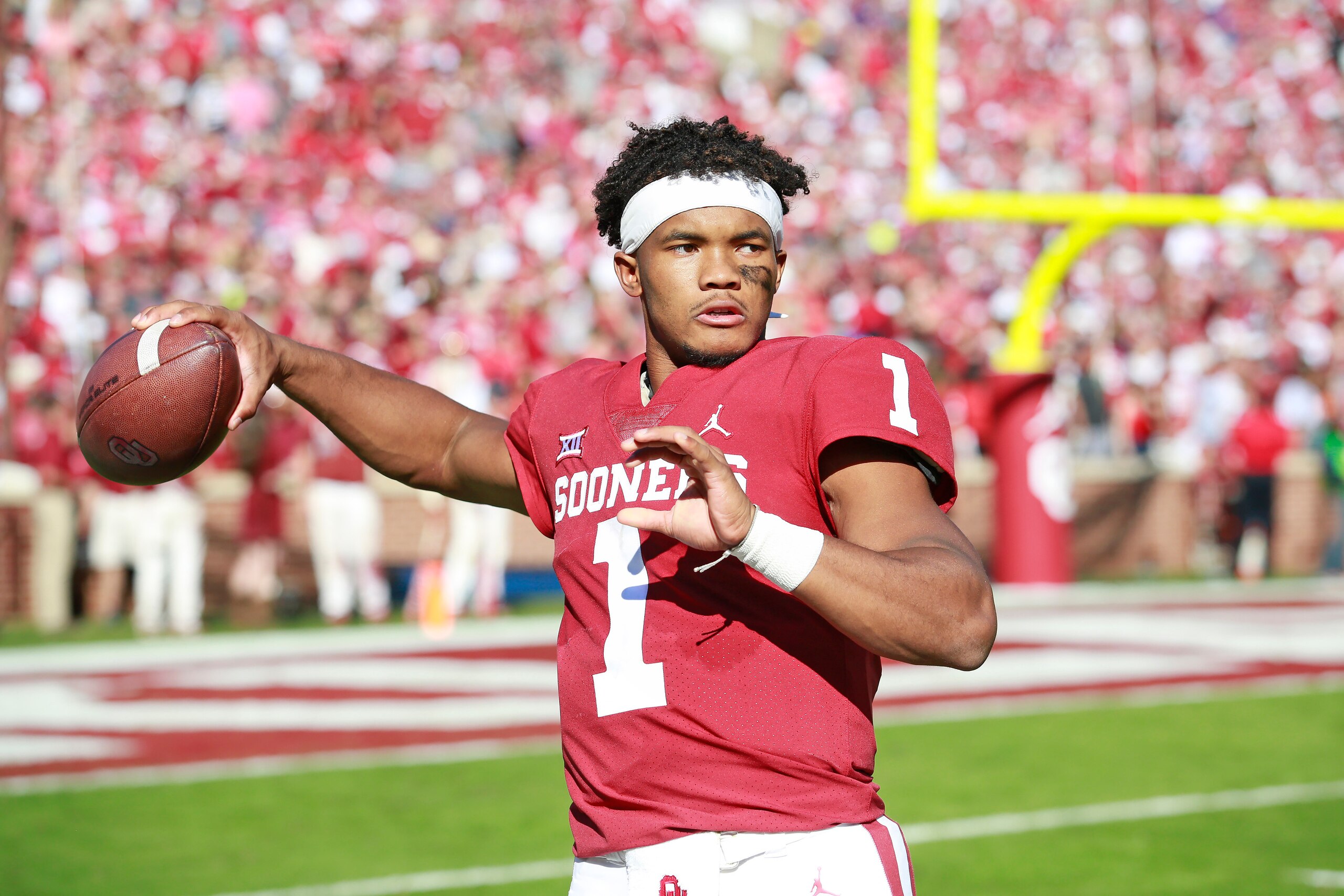 NORMAN, OK - OCTOBER 27: Quarterback Kyler Murray #1 of the Oklahoma Sooners warms up on the sidelines during the game against the Kansas State Wildcats at Gaylord Family Oklahoma Memorial Stadium on October 27, 2018 in Norman, Oklahoma. Oklahoma defeated NORMAN, OK - OCTOBER 27: Quarterback Kyler Murray #1 of the Oklahoma Sooners warms up on the sidelines during the game against the Kansas State Wildcats at Gaylord Family Oklahoma Memorial Stadium on October 27, 2018 in Norman, Oklahoma. Oklahoma defeated