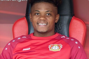 LEVERKUSEN, GERMANY - OCTOBER 20: Leon Bailey of Bayer 04 Leverkusen looks on auf der Bank prior the Bundesliga match between Bayer 04 Leverkusen and Hannover 96 at BayArena on October 20, 2018 in Leverkusen, Germany. (Photo by TF-Images/Getty Images)