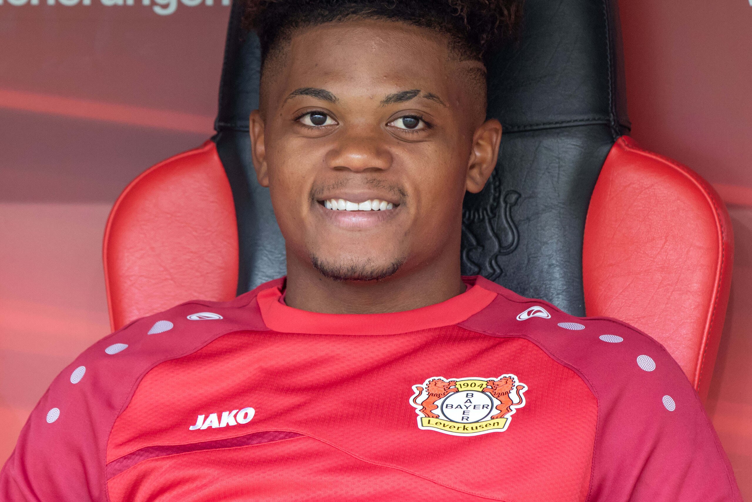 LEVERKUSEN, GERMANY - OCTOBER 20: Leon Bailey of Bayer 04 Leverkusen looks on auf der Bank prior the Bundesliga match between Bayer 04 Leverkusen and Hannover 96 at BayArena on October 20, 2018 in Leverkusen, Germany. (Photo by TF-Images/Getty Images)