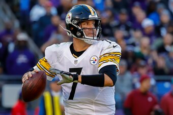 BALTIMORE, MD - NOVEMBER 04: Ben Roethlisberger #7 of the Pittsburgh Steelers looks to pass against the Baltimore Ravens during the fourth quarter at M&T Bank Stadium on November 4, 2018 in Baltimore, Maryland. (Photo by Scott Taetsch/Getty Images)
