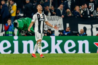 TURIN, ITALY - NOVEMBER 07: Cristiano Ronaldo of Juventus look dejected during the Group H match of the UEFA Champions League between Juventus and Manchester United at  on November 7, 2018 in Turin, Italy. (Photo by TF-Images/Getty Images)