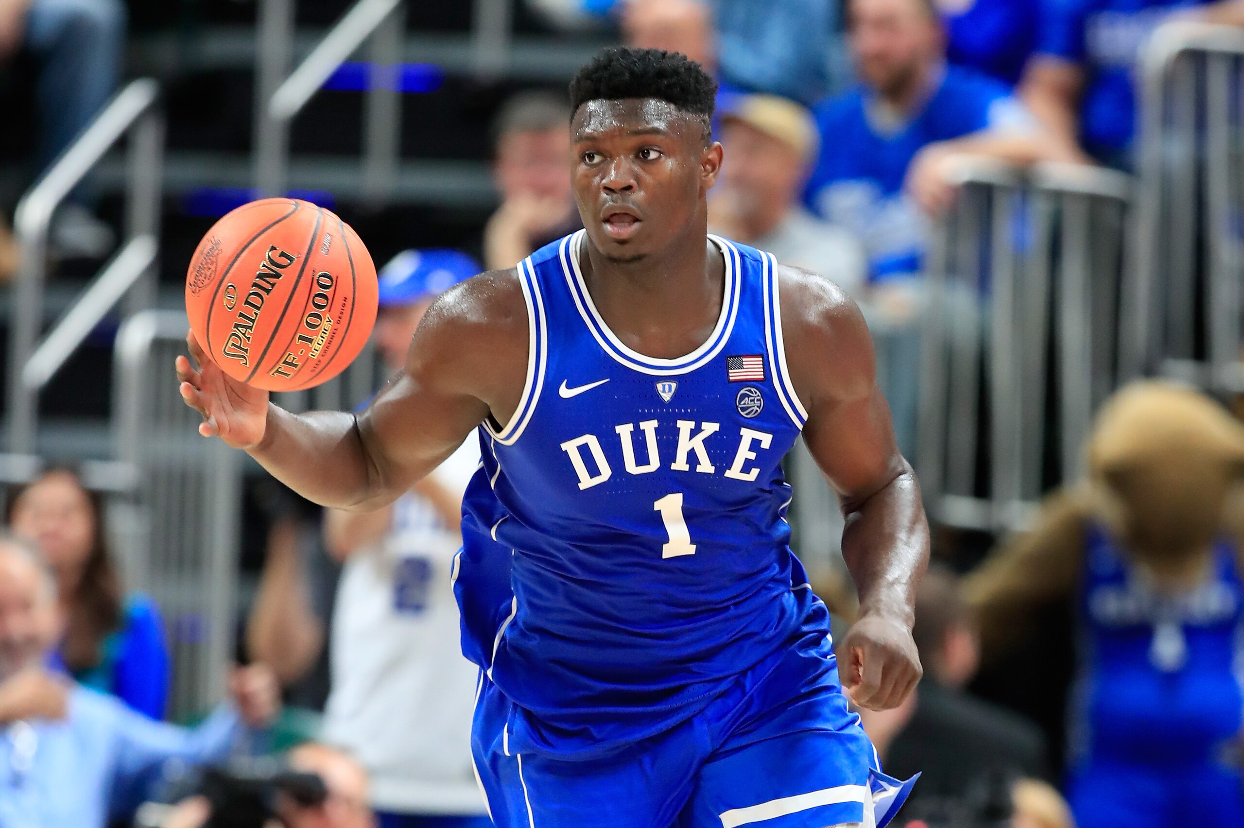 INDIANAPOLIS, IN - NOVEMBER 06:  Zion Williamson #1 of the Duke Blue Devils dribbles the ball against the kentucky Wildcats during the State Farm Champions Classic at Bankers Life Fieldhouse on November 6, 2018 in Indianapolis, Indiana.  (Photo by Andy Ly