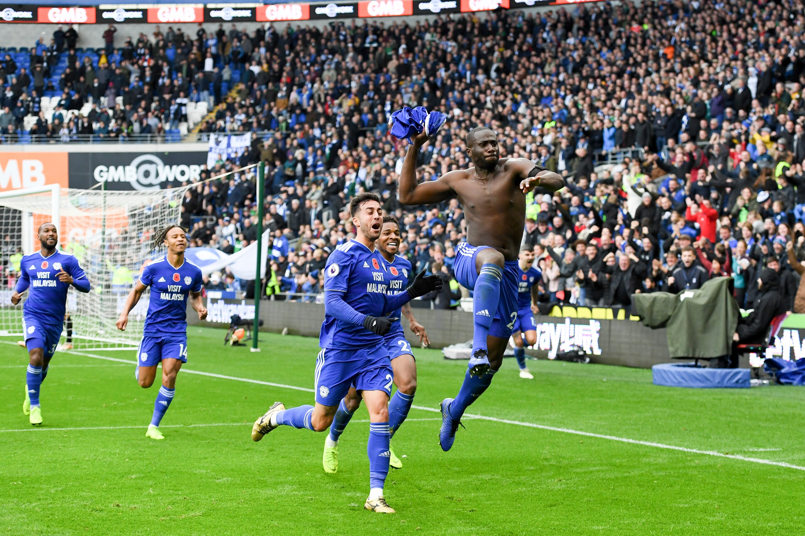 CARDIFF, WALES - NOVEMBER 10: Sol Bamba of Cardiff City celebrates the winning goal during the Premier League match between Cardiff City and Brighton & Hove Albion at Cardiff City Stadium on November 10, 2018 in Cardiff, United Kingdom. (Photo by Cardiff CARDIFF, WALES - NOVEMBER 10: Sol Bamba of Cardiff City celebrates the winning goal during the Premier League match between Cardiff City and Brighton & Hove Albion at Cardiff City Stadium on November 10, 2018 in Cardiff, United Kingdom. (Photo by Cardiff