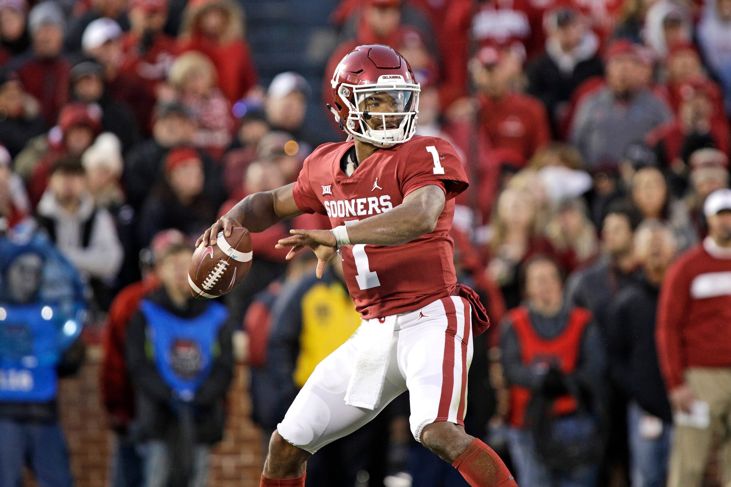 NORMAN, OK - NOVEMBER 10: Quarterback Kyler Murray #1 of the Oklahoma Sooners looks to throw against the Oklahoma State Cowboys at Gaylord Family Oklahoma Memorial Stadium on November 10, 2018 in Norman, Oklahoma. Oklahoma defeated Oklahoma State 48-47. ( NORMAN, OK - NOVEMBER 10: Quarterback Kyler Murray #1 of the Oklahoma Sooners looks to throw against the Oklahoma State Cowboys at Gaylord Family Oklahoma Memorial Stadium on November 10, 2018 in Norman, Oklahoma. Oklahoma defeated Oklahoma State 48-47. (