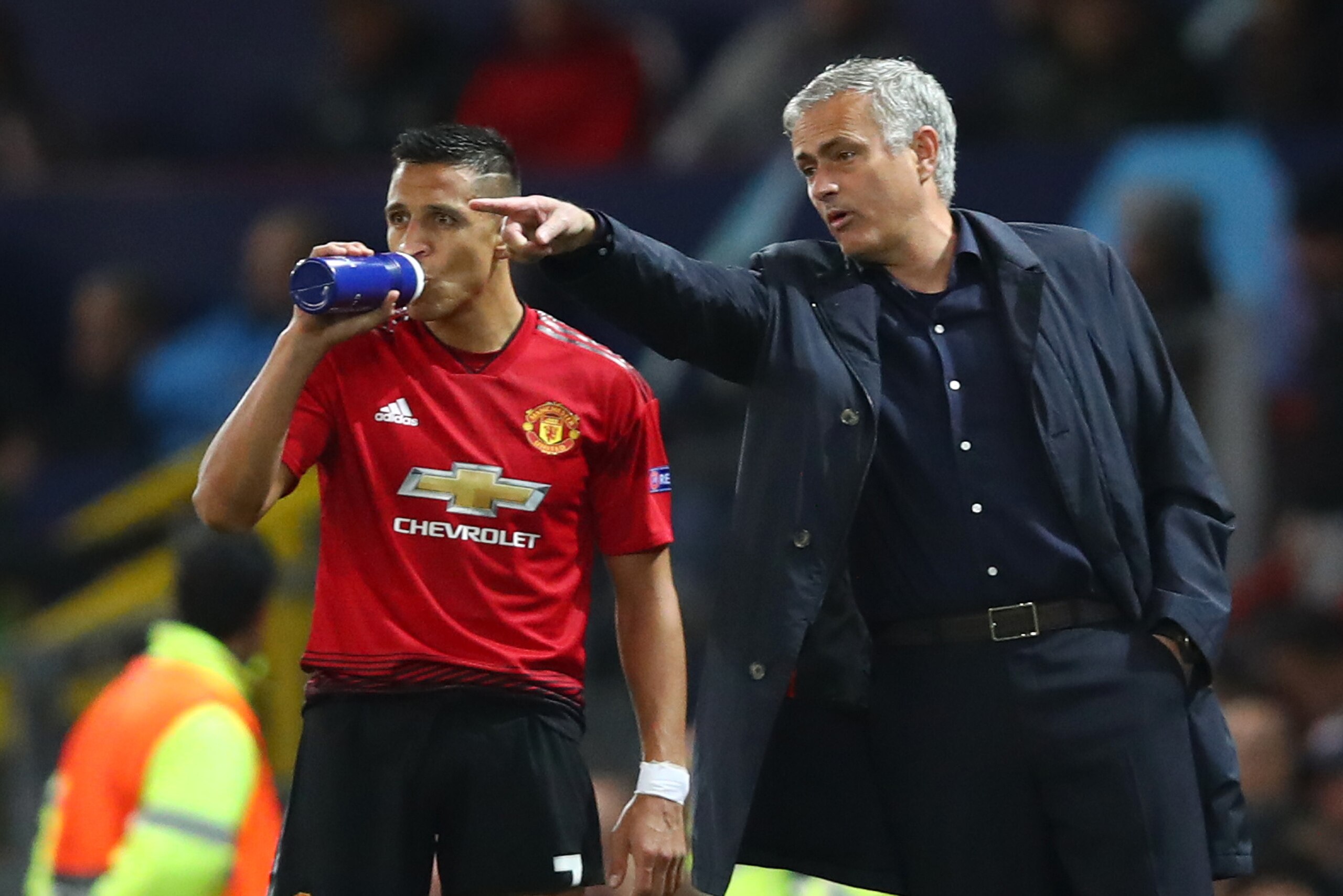 MANCHESTER, ENGLAND - OCTOBER 02:  Jose Mourinho, Manager of Manchester United gives Alexis Sanchez of Manchester United instructions during the Group H match of the UEFA Champions League between Manchester United and Valencia at Old Trafford on October 2