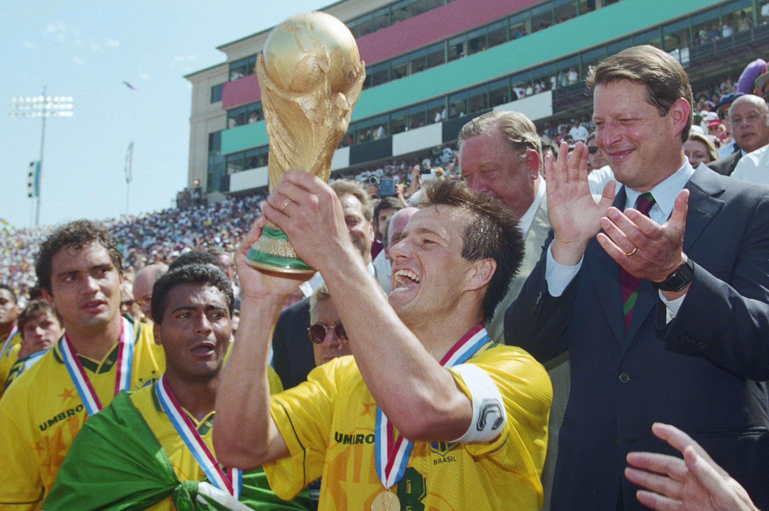 17 JUL 1994 :  BRAZILIAN CAPTAIN DUNGA RECEIVES THE WORLD CUP TROPHY FROM VICE PRESIDENT AL GORE AFTER DEFEATING ITALY IN THE 1994 WORLD CUP FINAL AT THE ROSE BOWL STADIUM IN PASADENA, CALIFORNIA.  BRAZIL WON THE WORLD CUP ON A PENALTY SHOOT-OUT. Mandator