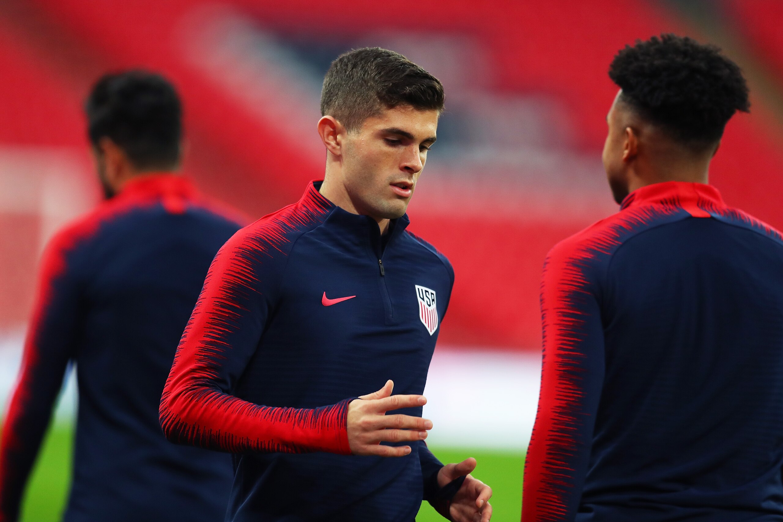LONDON, ENGLAND - NOVEMBER 14:  Christian Pulisic (second left) of the USA attends a training session ahead of the International Friendly between England and the USA at Wembley Stadium on November 14, 2018 in London, England.  (Photo by Catherine Ivill/Ge