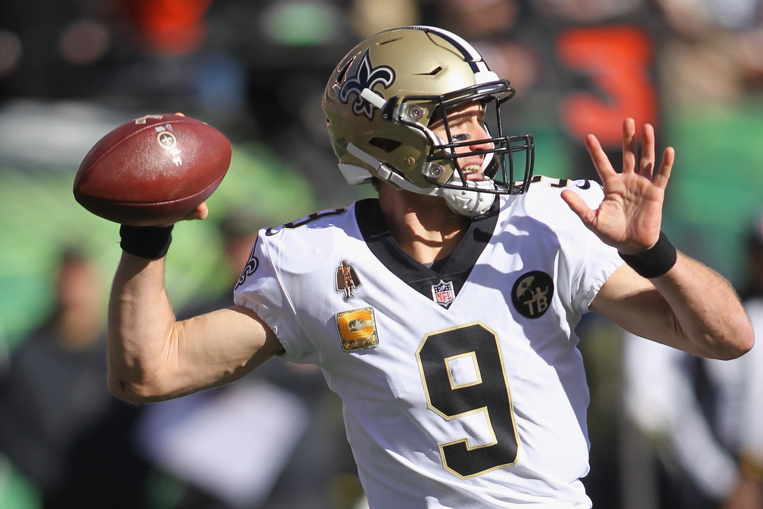CINCINNATI, OH - NOVEMBER 11:  Drew Brees #9 of the New Orleans Saints drops back to pass during the game against the Cincinnati Bengals at Paul Brown Stadium on November 11, 2018 in Cincinnati, Ohio. The Saints defeated the Bengals 51-14.  (Photo by John