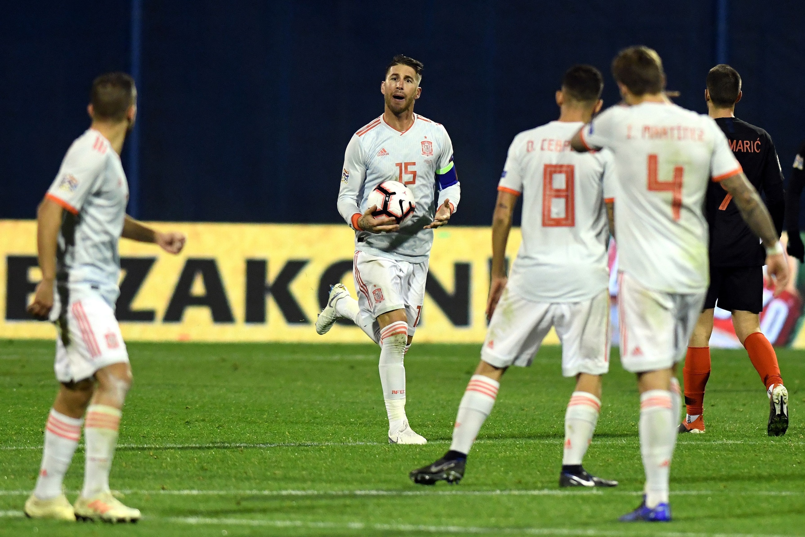 Spain's defender Sergio Ramos (C) talks to team mates after he scored a goal during the UEFA Nations League football match between Croatia and Spain at the Maksimir Stadium in Zagreb on November 15, 2108. (Photo by - / AFP)        (Photo credit should rea