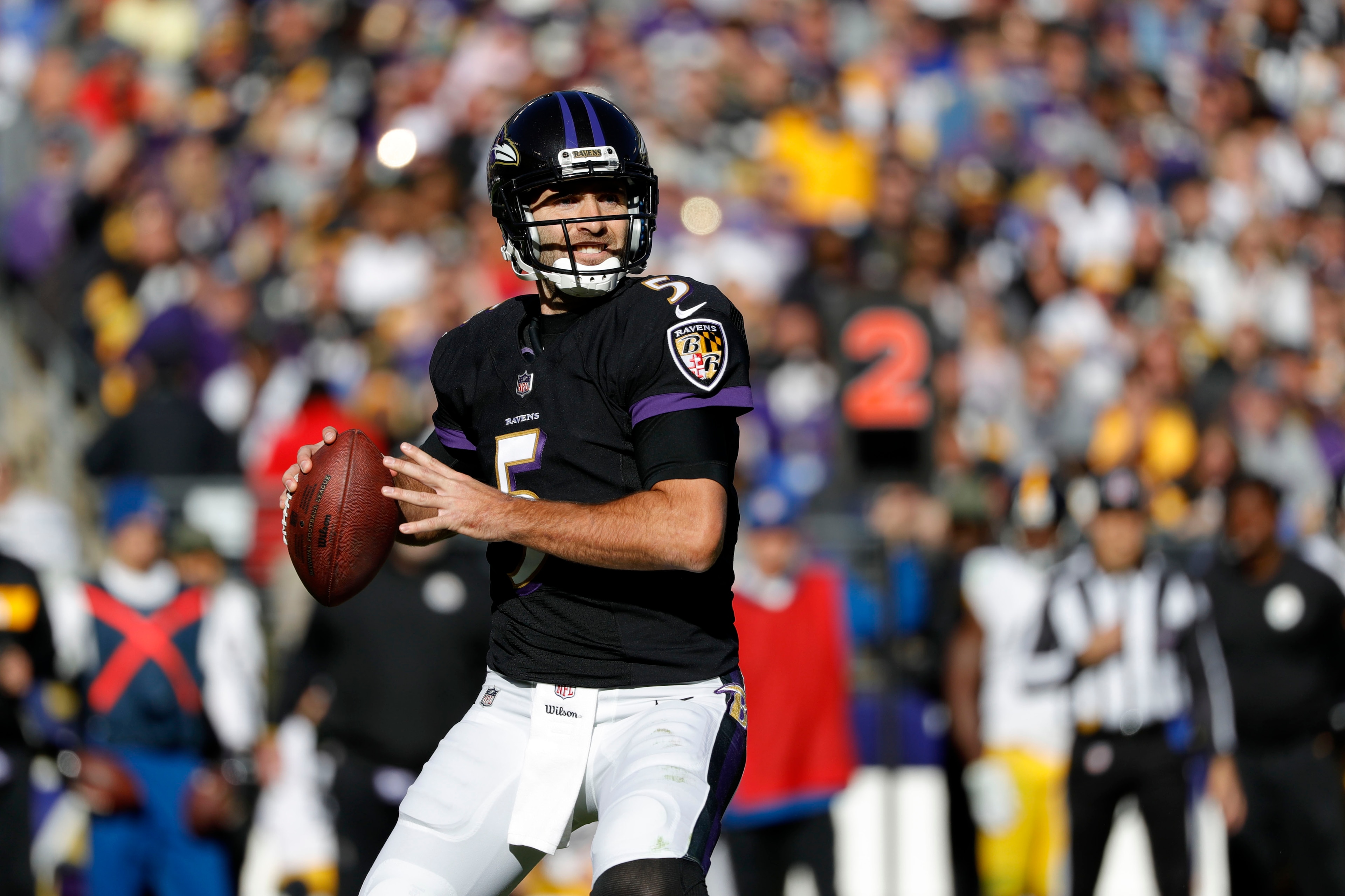 BALTIMORE, MD - NOVEMBER 04: Quarterback Joe Flacco #5 of the Baltimore Ravens looks to throw the ball in the second quarter against the Pittsburgh Steelers at M&T Bank Stadium on November 4, 2018 in Baltimore, Maryland. (Photo by Scott Taetsch/Getty Imag