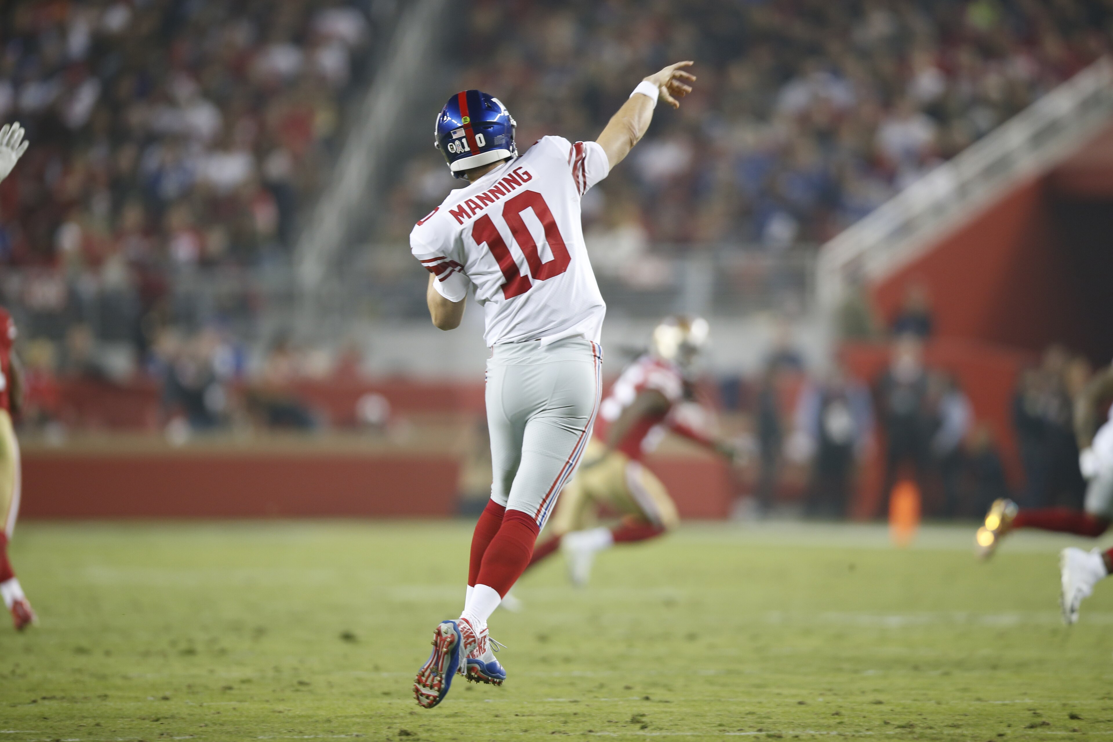 SANTA CLARA, CA - NOVEMBER 11: Eli Manning #10 of the New York Giants passes during the game against the San Francisco 49ers at Levi's Stadium on November 11, 2018 in Santa Clara, California. The Giants defeated the 49ers 27-23. (Photo by Michael Zagaris/
