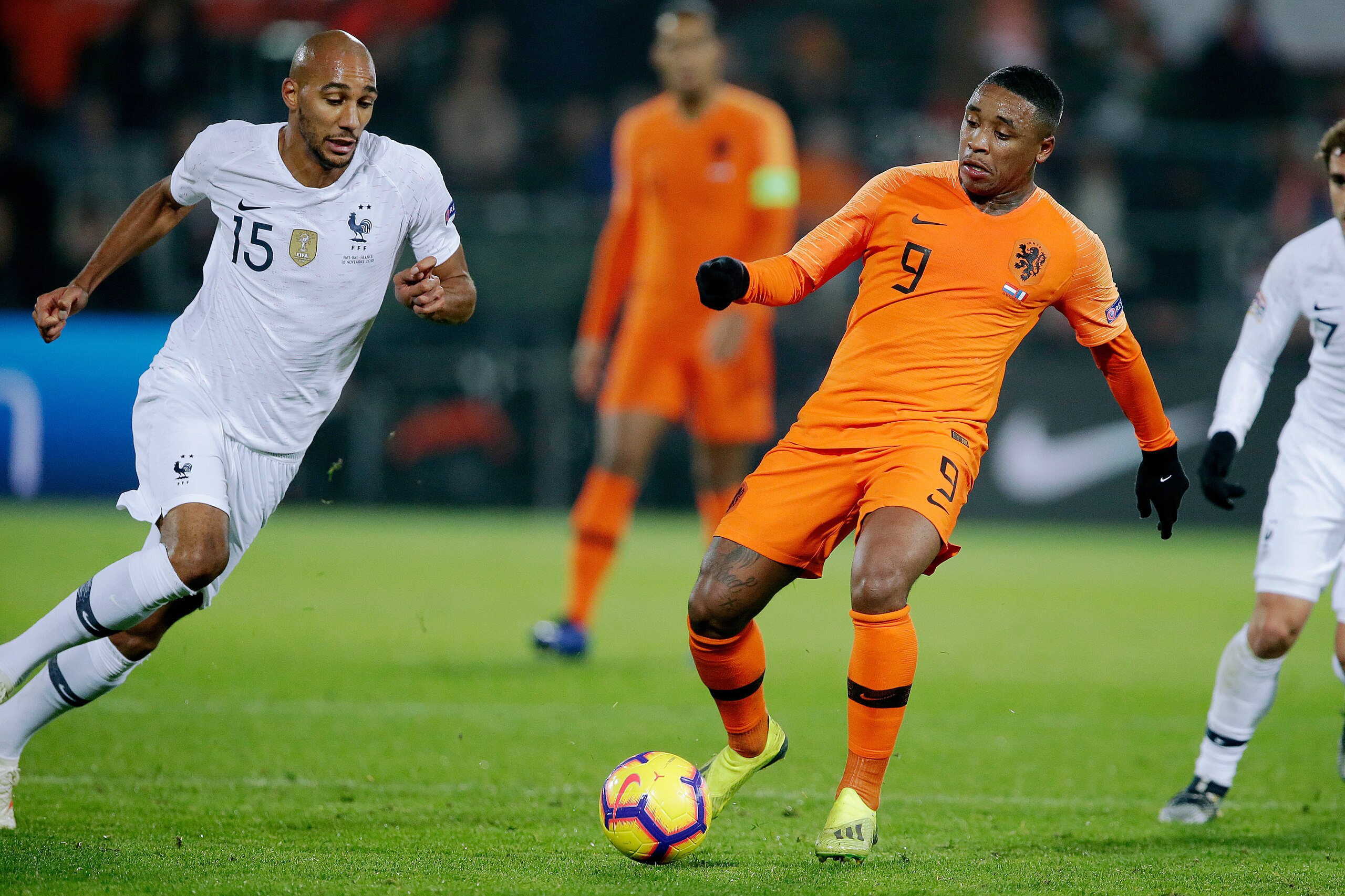 ROTTERDAM, NETHERLANDS - NOVEMBER 16: (L-R) Steven Nzonzi of France, Steven Bergwijn of Holland  during the  UEFA Nations league match between Holland  v France  at the Feyenoord Stadium on November 16, 2018 in Rotterdam Netherlands (Photo by Eric Verhoev