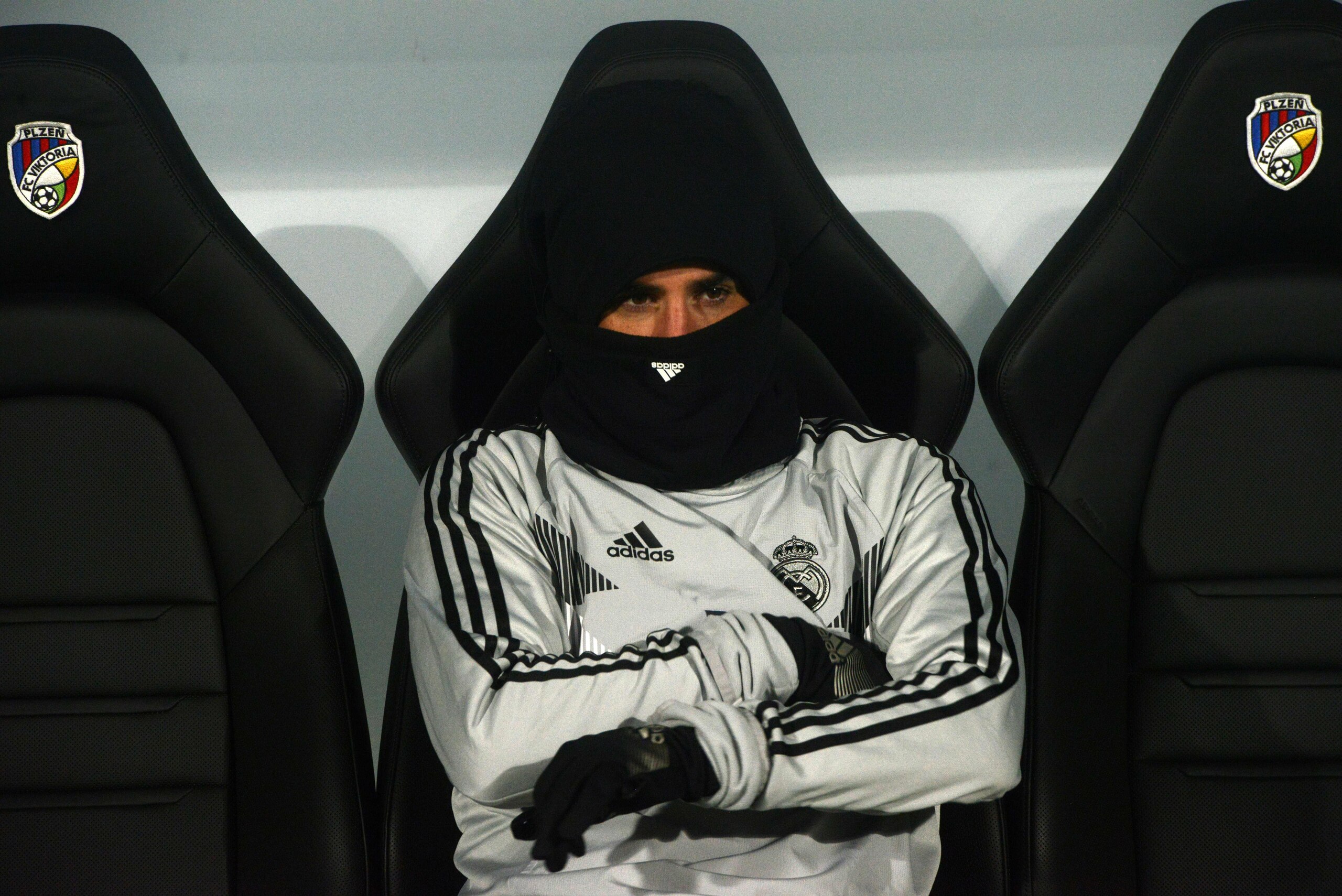Real Madrid's Spanish midfielder Isco looks on during the UEFA Champions League group G football match Viktoria Plzen v Real Madrid in Plzen, Czech Republic on November 7, 2018. (Photo by Michal CIZEK / AFP) (Photo credit should read MICHAL CIZEK/A Real Madrid's Spanish midfielder Isco looks on during the UEFA Champions League group G football match Viktoria Plzen v Real Madrid in Plzen, Czech Republic on November 7, 2018. (Photo by Michal CIZEK / AFP) (Photo credit should read MICHAL CIZEK/A