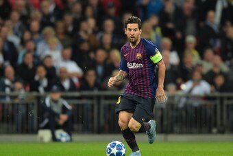 LONDON, ENGLAND - OCTOBER 03: Lionel Messi of Barcelona  controls the ball   during the Group B match of the UEFA Champions League between Tottenham Hotspur and FC Barcelona at Wembley Stadium on October 3, 2018 in London, United Kingdom. (Photo by TF-Ima