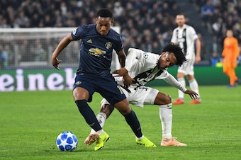 TURIN, ITALY - NOVEMBER 07:  Anthony Martial of Manchester United FC competes for the ball with Juan Cuadrado of Juventus during the Group H match of the UEFA Champions League between Juventus and Manchester United at Juventus Stadium on November 7, 2018 