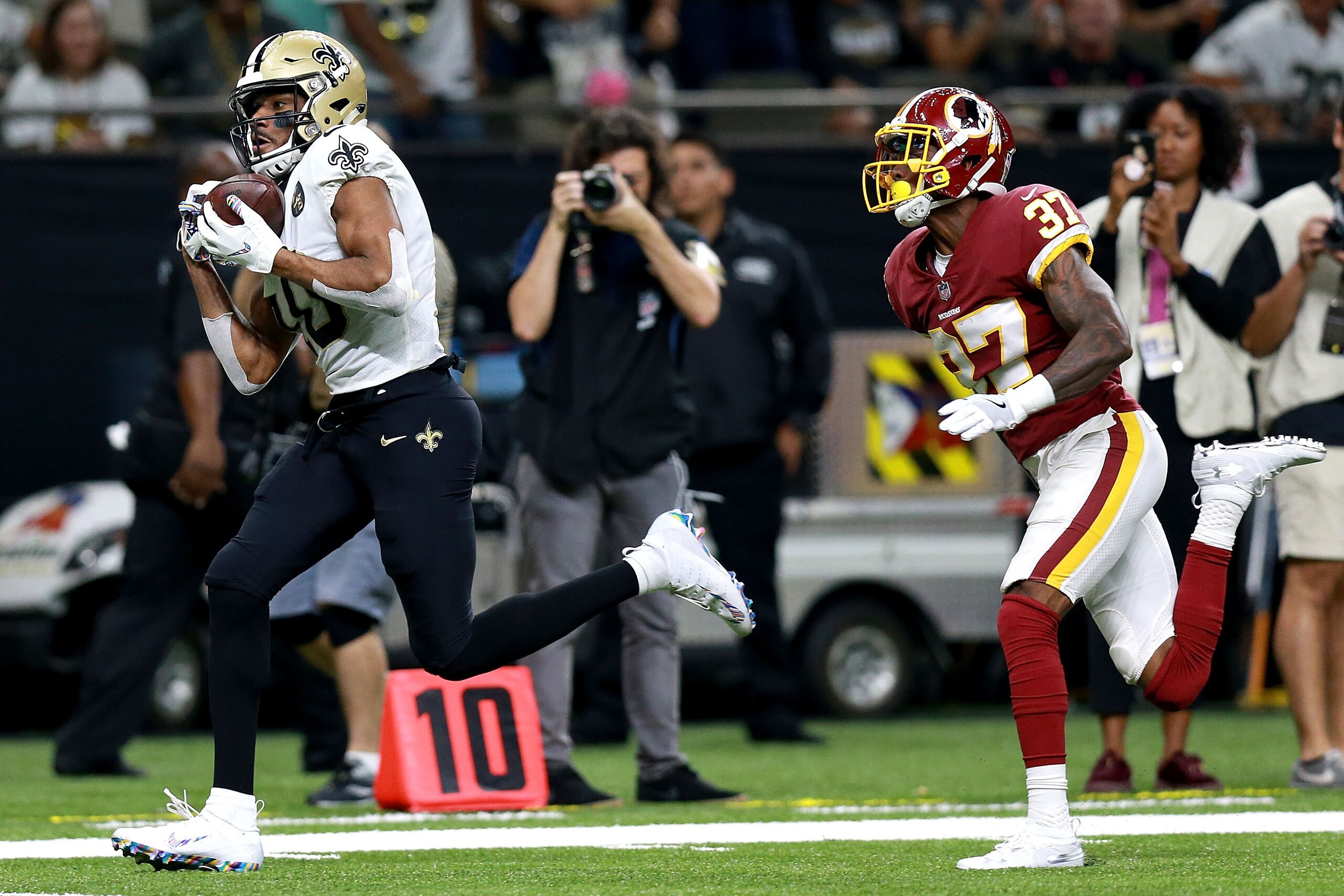NEW ORLEANS, LA - OCTOBER 08: Tre'Quan Smith #10 of the New Orleans Saints catches a touchdown pass over Greg Stroman #37 of the Washington Redskins during a game at the Mercedes-Benz Superdomeur on October 8, 2018 in New Orleans, Louisiana. (Photo by S NEW ORLEANS, LA - OCTOBER 08: Tre'Quan Smith #10 of the New Orleans Saints catches a touchdown pass over Greg Stroman #37 of the Washington Redskins during a game at the Mercedes-Benz Superdomeur on October 8, 2018 in New Orleans, Louisiana. (Photo by S