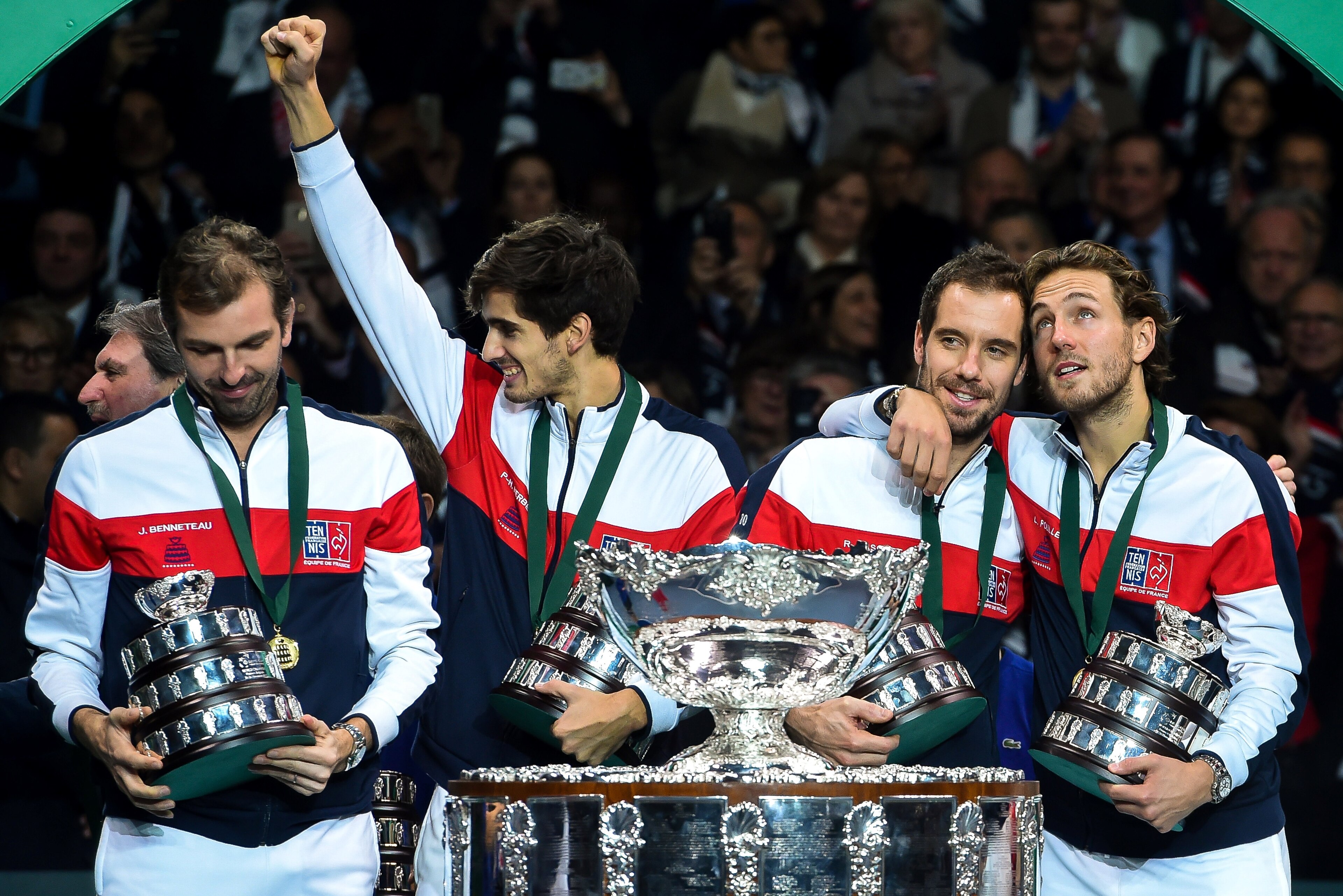 France's team poses with the trophy after winning the Davis Cup World Group final tennis match between France and Belgium at The Pierre Mauroy Stadium in Villeneuve d'Ascq near Lille on November 26, 2017. 
 / AFP PHOTO / PHILIPPE HUGUEN        (Photo cred