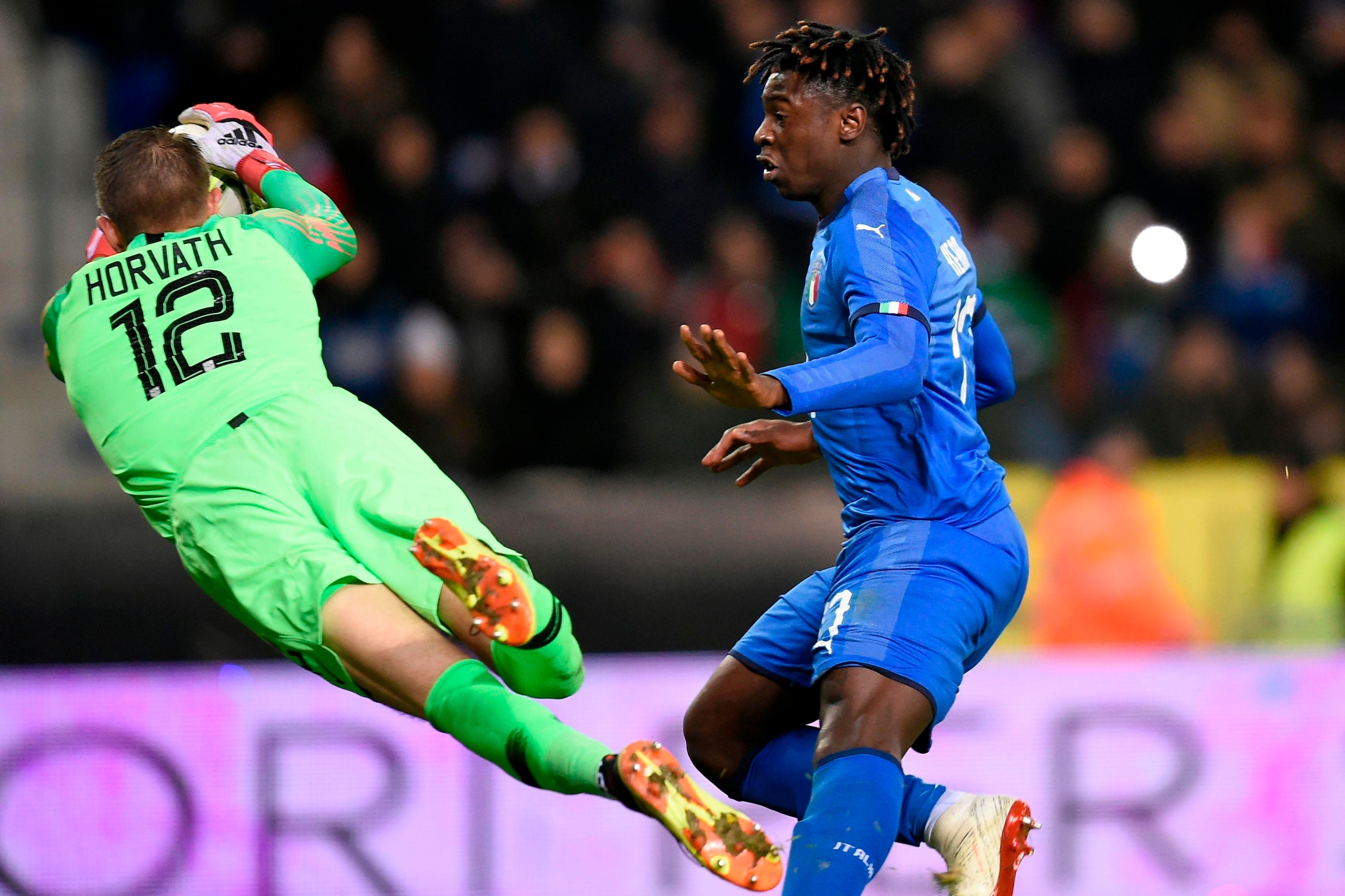 Unites States' goalkeeper Ethan Horvath (L) saves the ball in front of Italy's forward Moise Kean (R) during the friendly football match between Italy and the USA at the Luminus Arena Stadium in Genk on November 20, 2018. (Photo by JOHN THYS / AFP)       