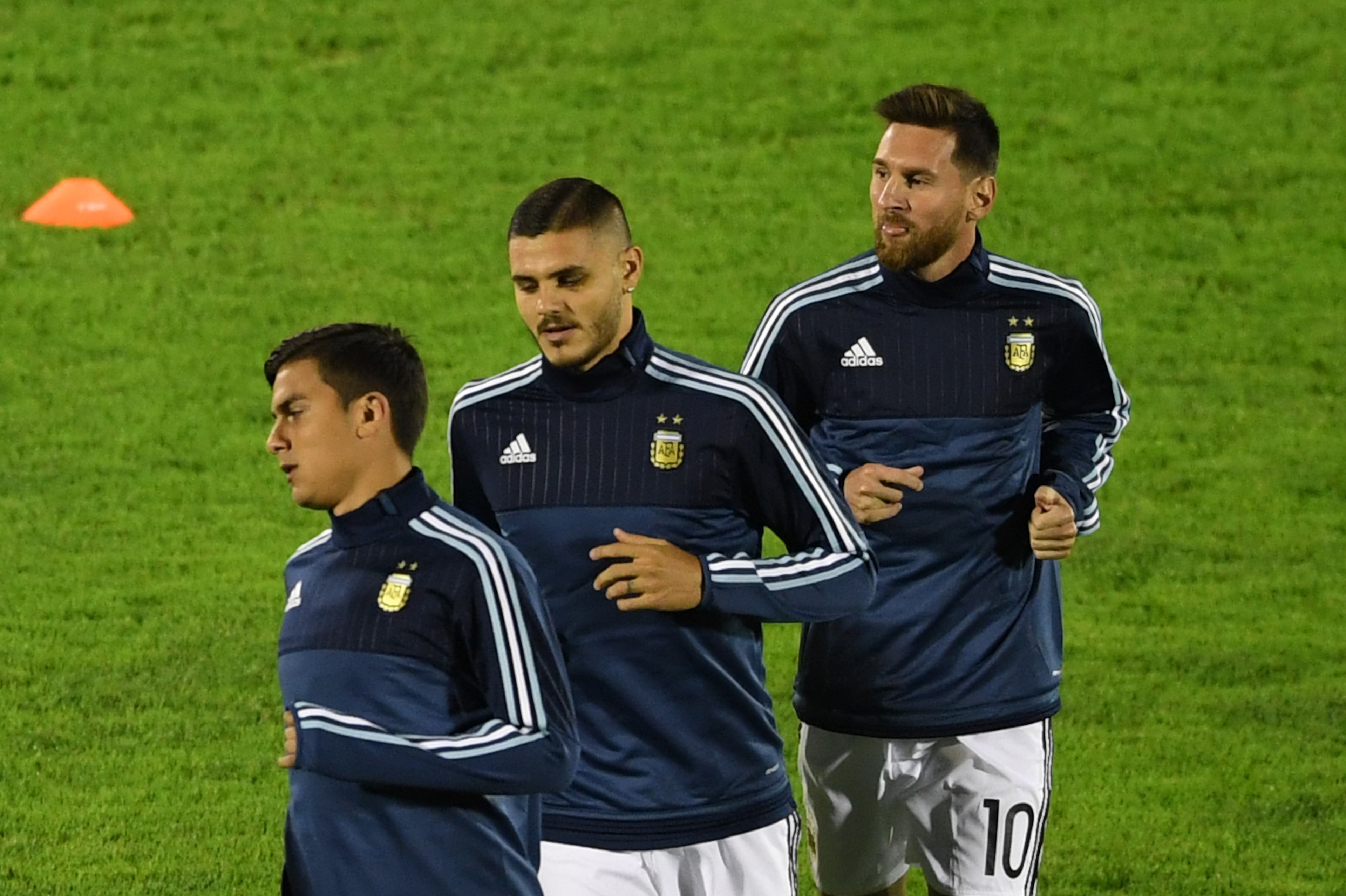 (L-R) Argentina's players Paulo Dybala, Mauro Icardi and Lionel Messi warm-up before the start of the 2018 World Cup football qualifier match against Uruguay in Montevideo, on August 31, 2017. / AFP PHOTO / Pablo PORCIUNCULA BRUNE        (Photo credit sho