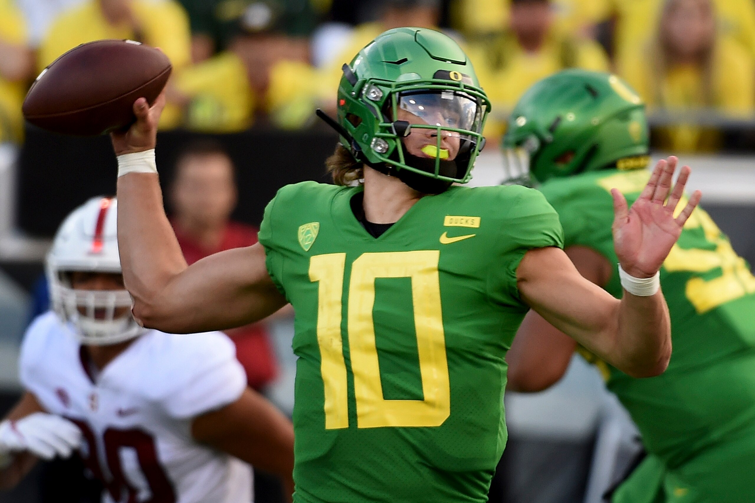 EUGENE, OR - SEPTEMBER 22: Quarterback Justin Herbert #10 of the Oregon Ducks passes the ball during the third quarter of the game against the Stanford Cardinal at Autzen Stadium on September 22, 2018 in E  (Photo by Steve Dykes/Getty Images)