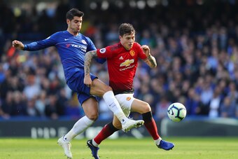 LONDON, ENGLAND - OCTOBER 20:  Alvaro Morata of Chelsea challenges for the ball with Victor Lindelof of Manchester United during the Premier League match between Chelsea FC and Manchester United at Stamford Bridge on October 20, 2018 in London, United Kin