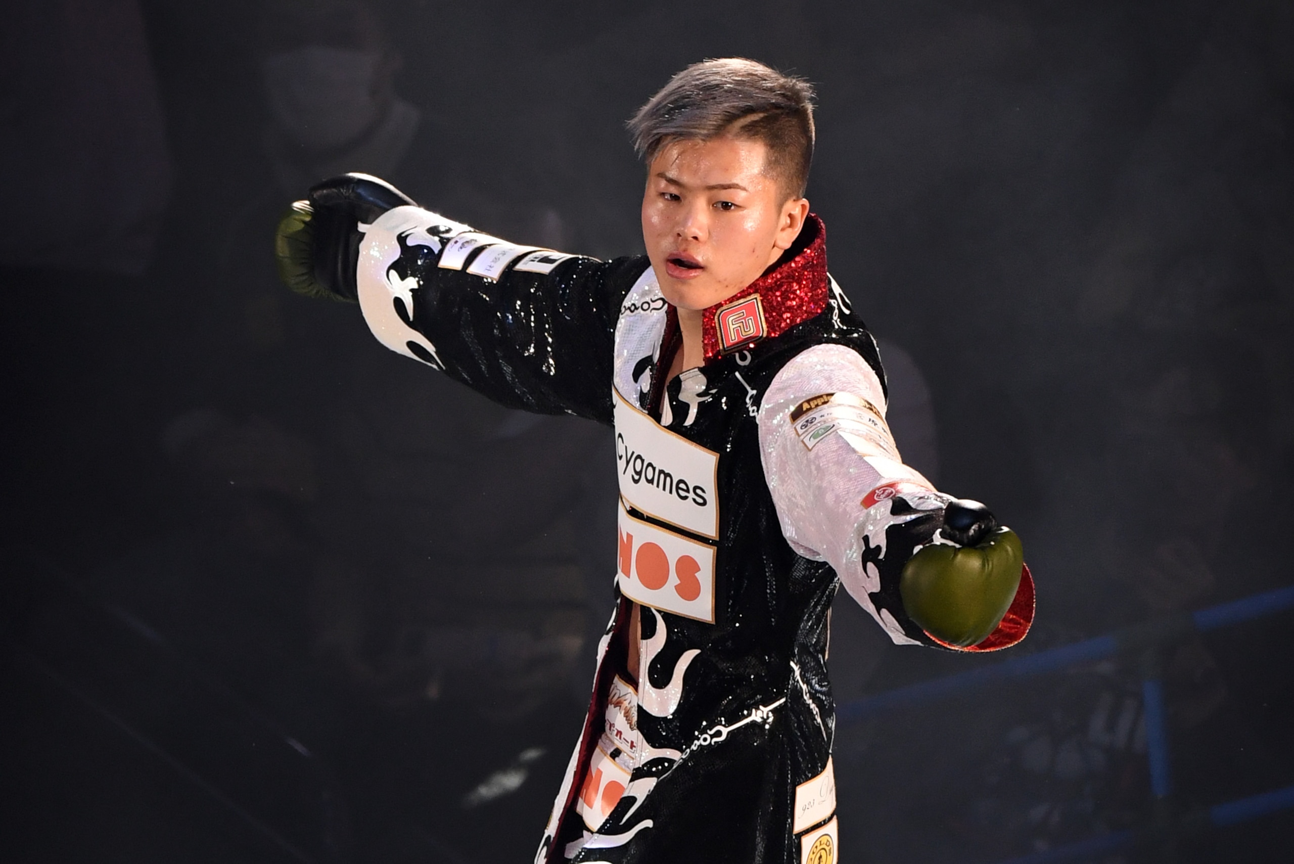 SAITAMA, JAPAN - DECEMBER 31:  Tenshin Nasukawa of Japan enters the ring in the kick boxing bout during the RIZIN Fighting World Grand-Prix 2017 final Round at Saitama Super Arena on December 31, 2017 in Saitama, Japan.  (Photo by Etsuo Hara/Getty Images)