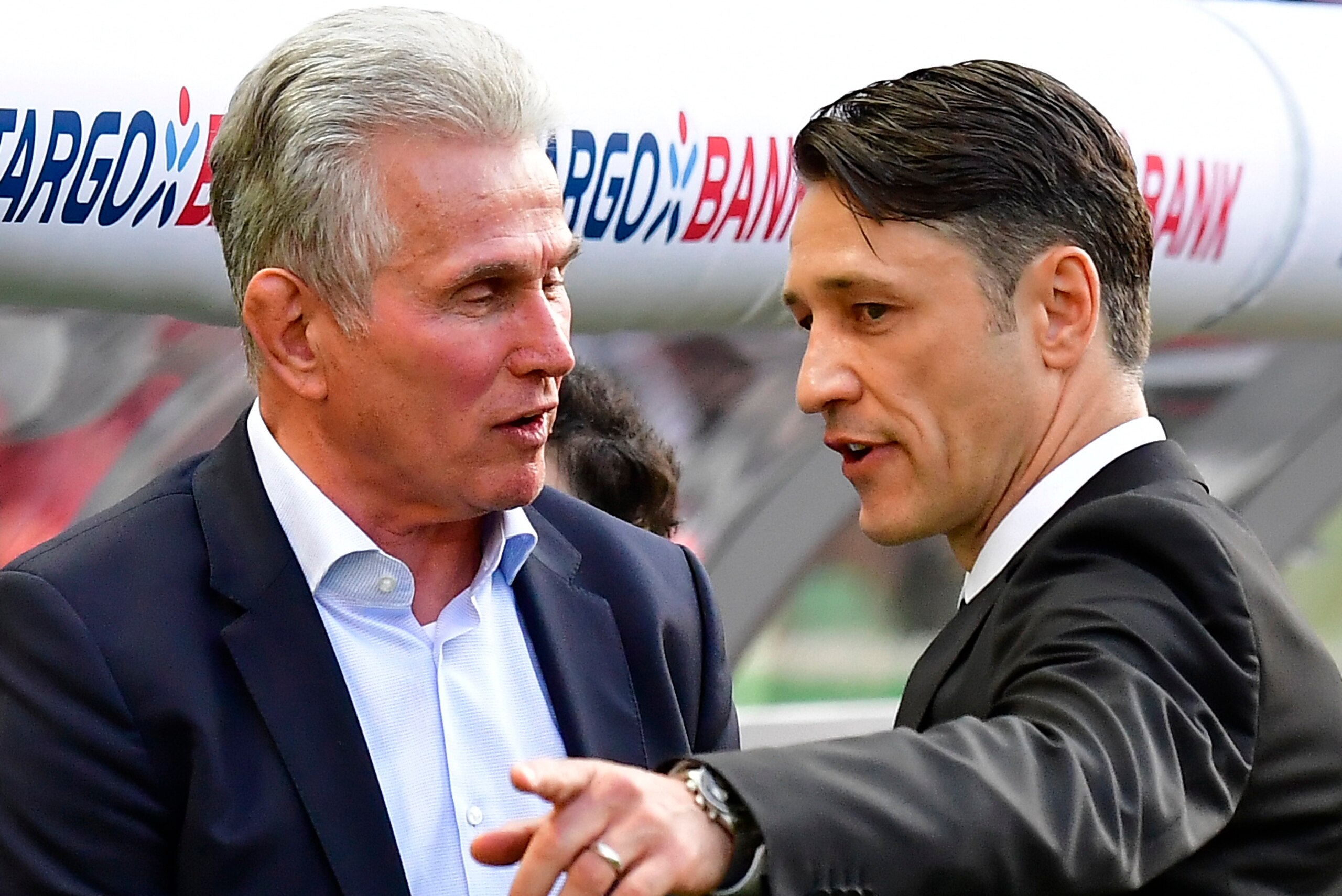 Frankfurt's Croatian head coach Niko Kovac (R) and Bayern Munich's German head coach Jupp Heynckes talk ahead the German Cup DFB Pokal final football match FC Bayern Munich vs Eintracht Frankfurt at the Olympic Stadium in Berlin on May 19, 2018. (Photo by