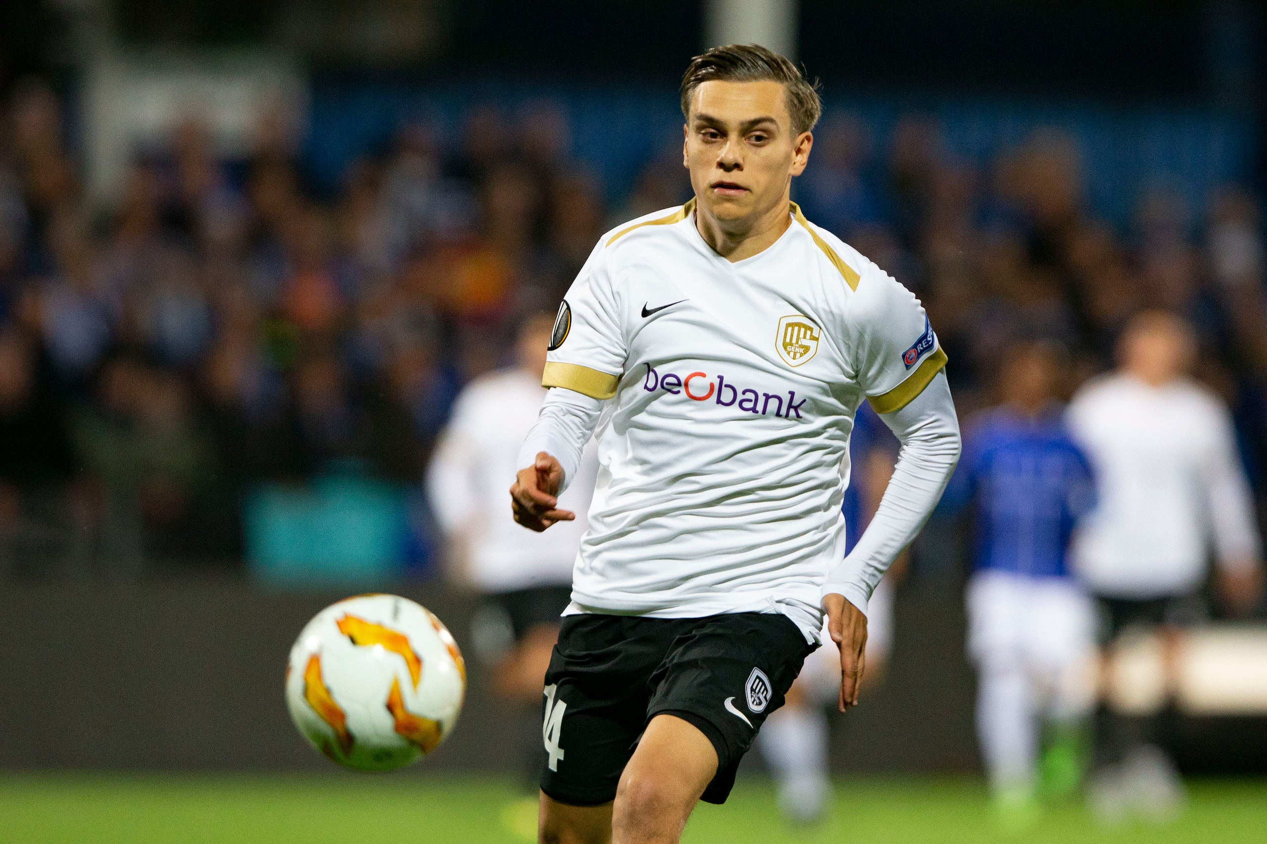 Genk's Leandro Trossard chaces the ball during the UEFA Europa League Group I football match Sarpsborg v RC Genk in Sarpsborg, Norway on October 4, 2018. (Photo by Fredrik HAGEN / NTB Scanpix / AFP) / Norway OUT        (Photo credit should read FREDRIK HA