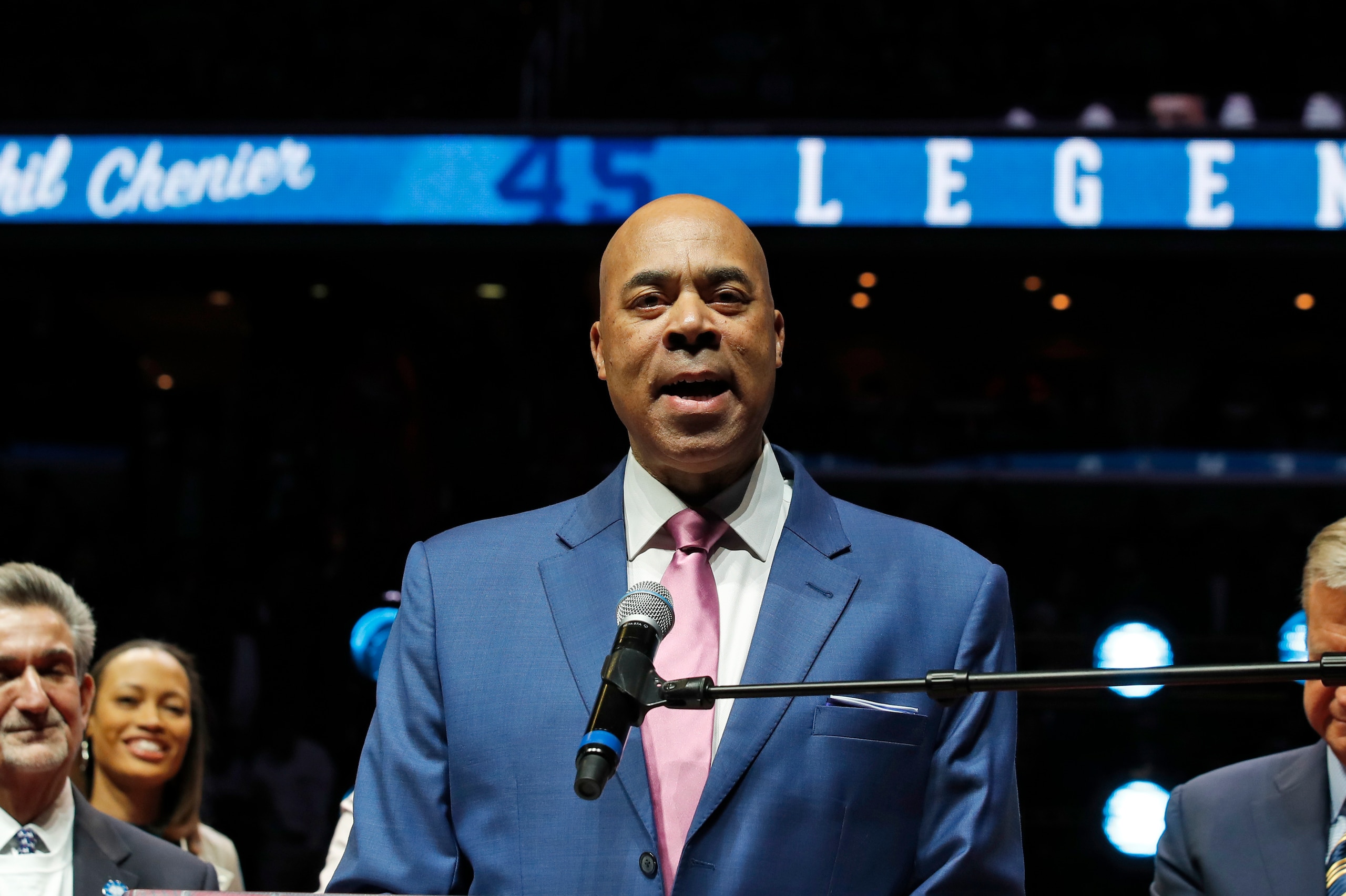 Phil Chenier, whose tenure with Washington basketball is so strong his number was recently retired by the Wizards, has not been immune to an organizational buzz that team broadcasters tread lightly in their comments about Kevin Durant as he was nearing free agency in 2016.