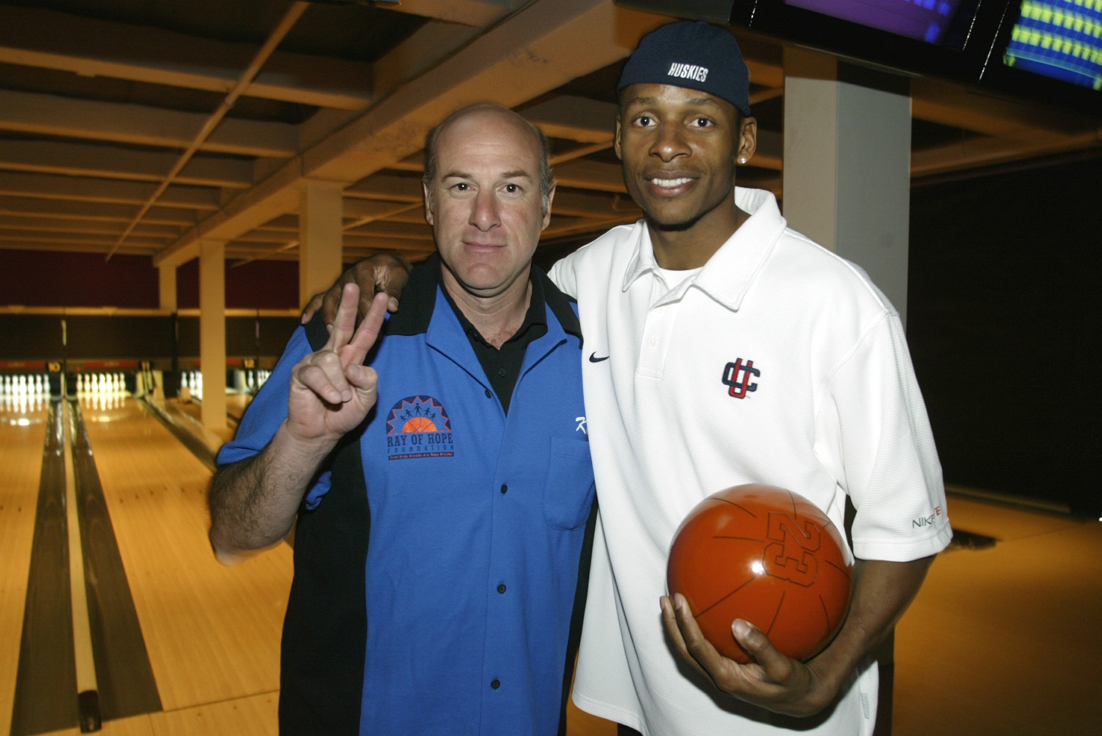 SEATTLE - JANUARY 31:  (L-R) Seattle SuperSonics broadcast announcer Kevin Calabro with Ray Allen January 31, 2005 in Seattle, Washington.  NOTE TO USER: User Expressly acknowledges and agrees that, by downloading and or using this photograph, User is con