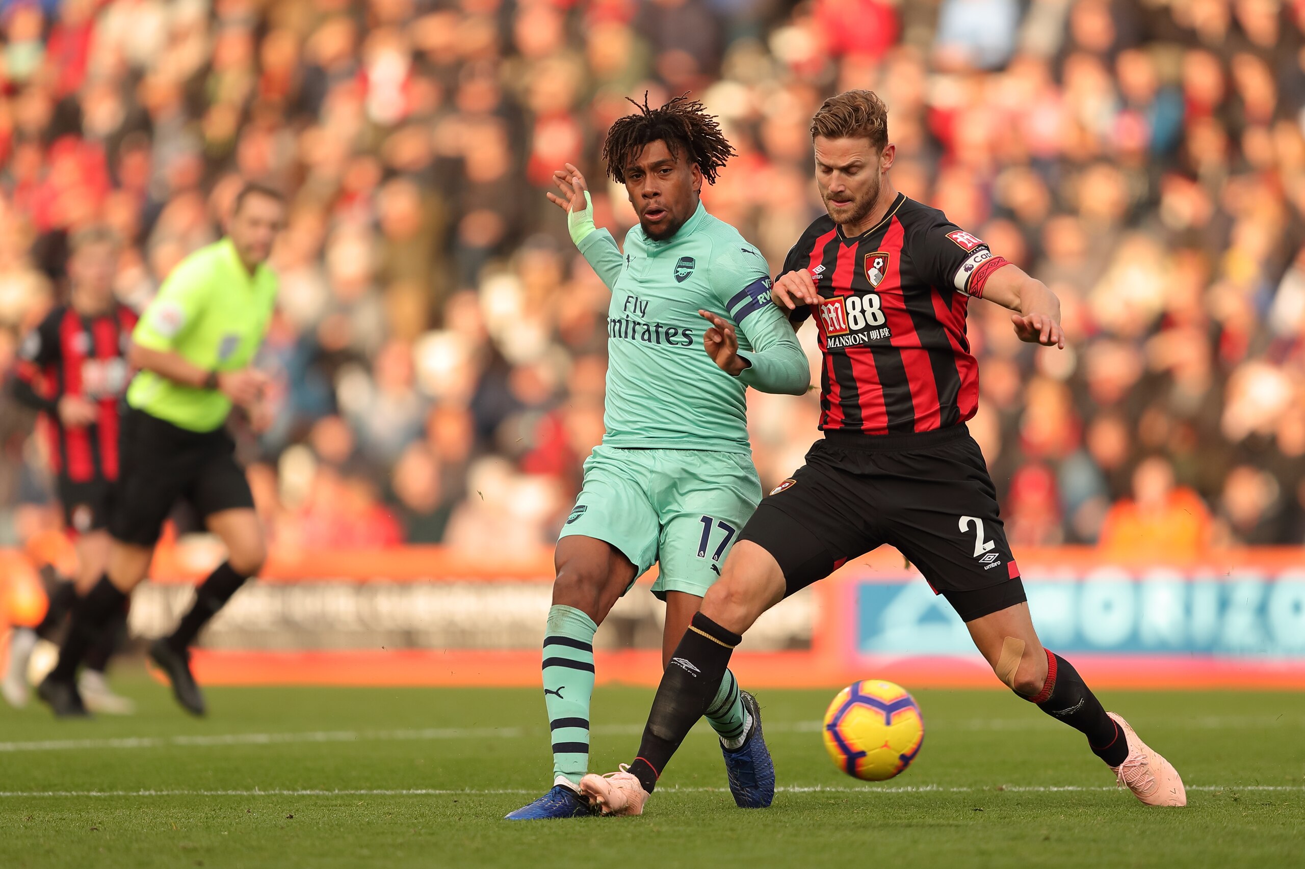 BOURNEMOUTH, ENGLAND - NOVEMBER 25: Alex Iwobi of Arsenal and Simon Francis of Bournemouth during the Premier League match between AFC Bournemouth and Arsenal FC at Vitality Stadium on November 25, 2018 in Bournemouth, United Kingdom. (Photo by James Will