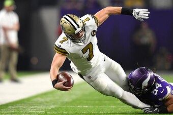 MINNEAPOLIS, MN - OCTOBER 28: Taysom Hill #7 of the New Orleans Saints is tackled with the ball by Eric Kendricks #54 of the Minnesota Vikings in the third quarter of the game at U.S. Bank Stadium on October 28, 2018 in Minneapolis, Minnesota. (Photo by H
