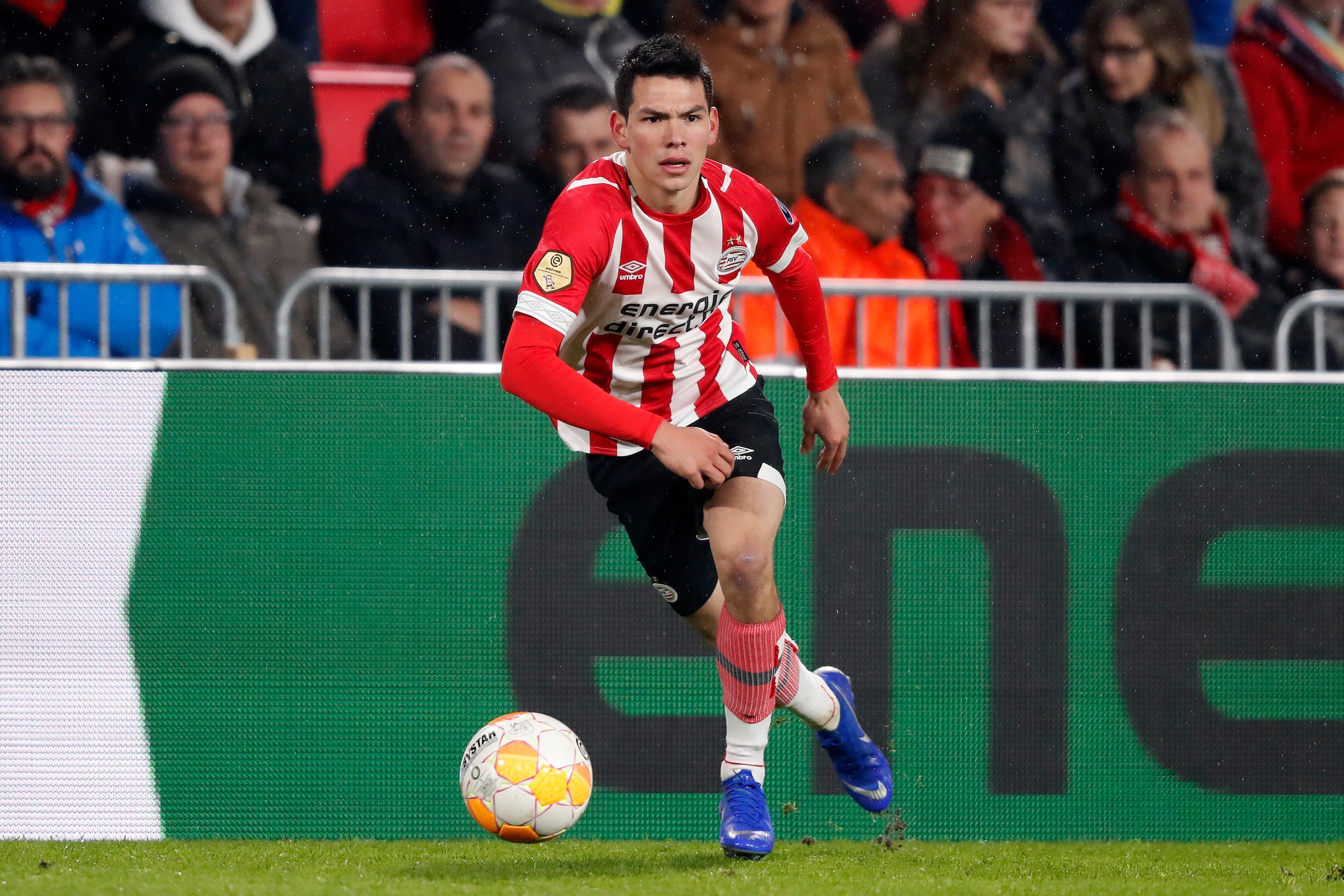 EINDHOVEN, NETHERLANDS - NOVEMBER 24: Hirving Lozano of PSV during the Dutch Eredivisie  match between PSV v SC Heerenveen at the Philips Stadium on November 24, 2018 in Eindhoven Netherlands (Photo by Edwin van Zandvoort/Soccrates/Getty Images)